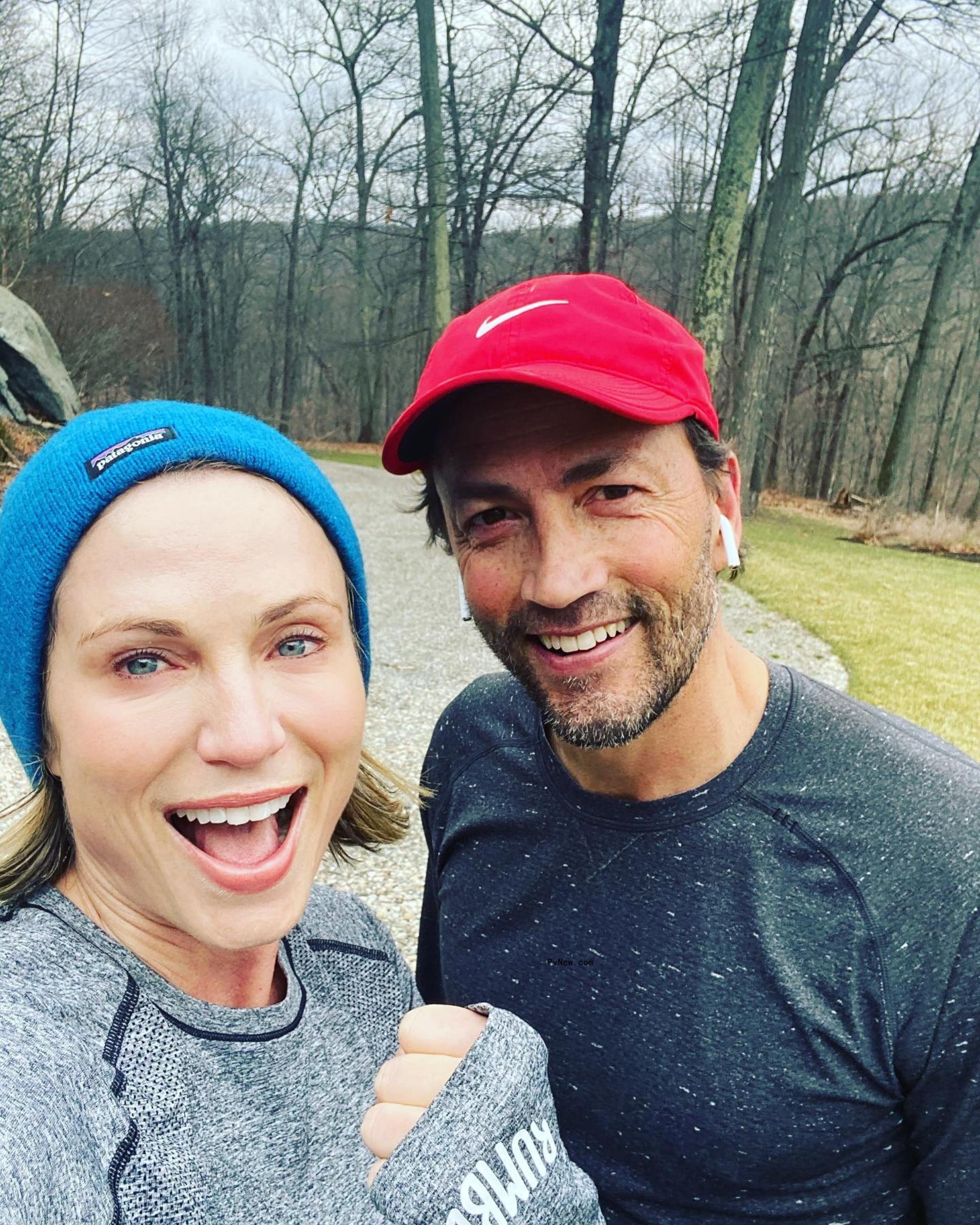 amy robach and andrew shue running selfie