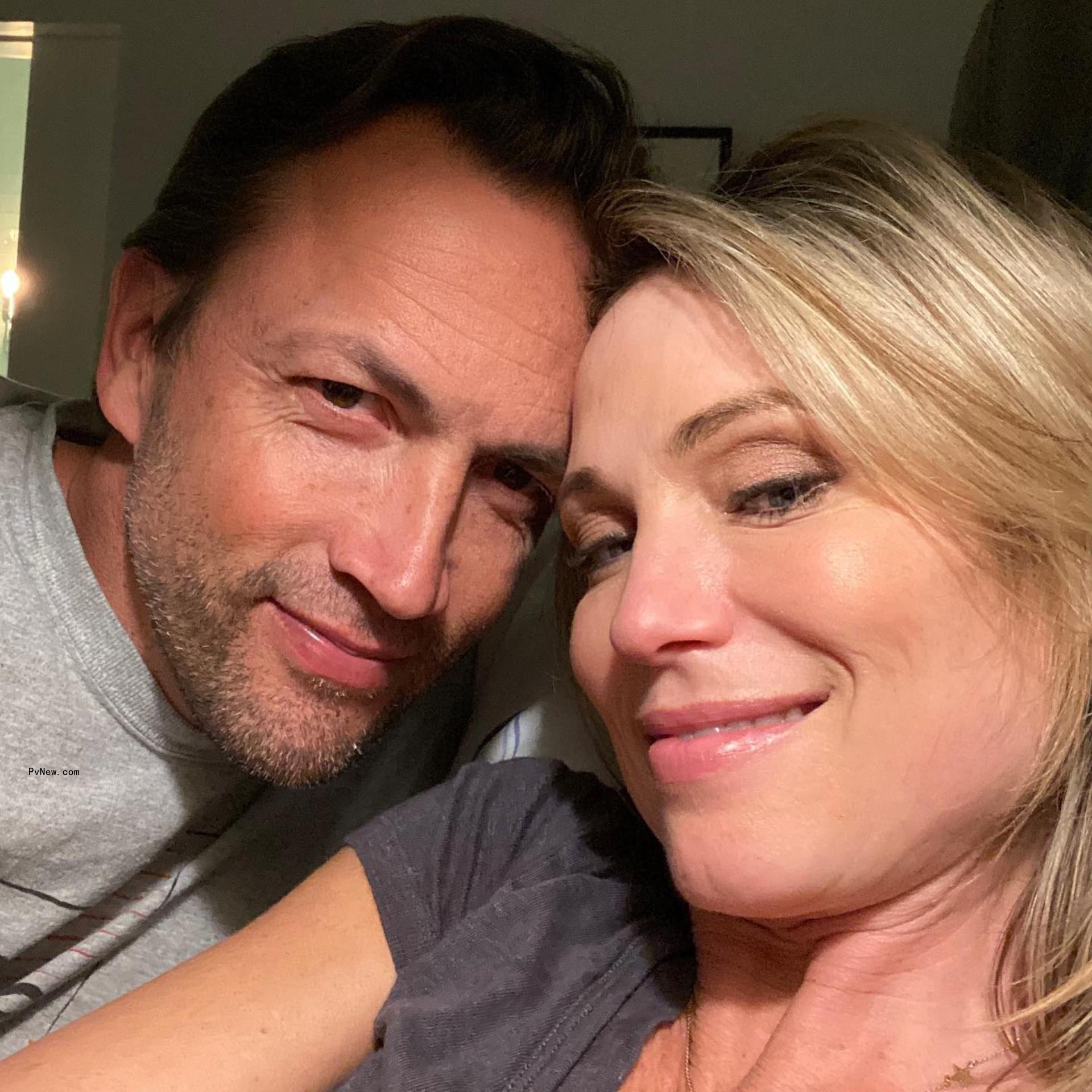 andrew shue and amy robach selfie