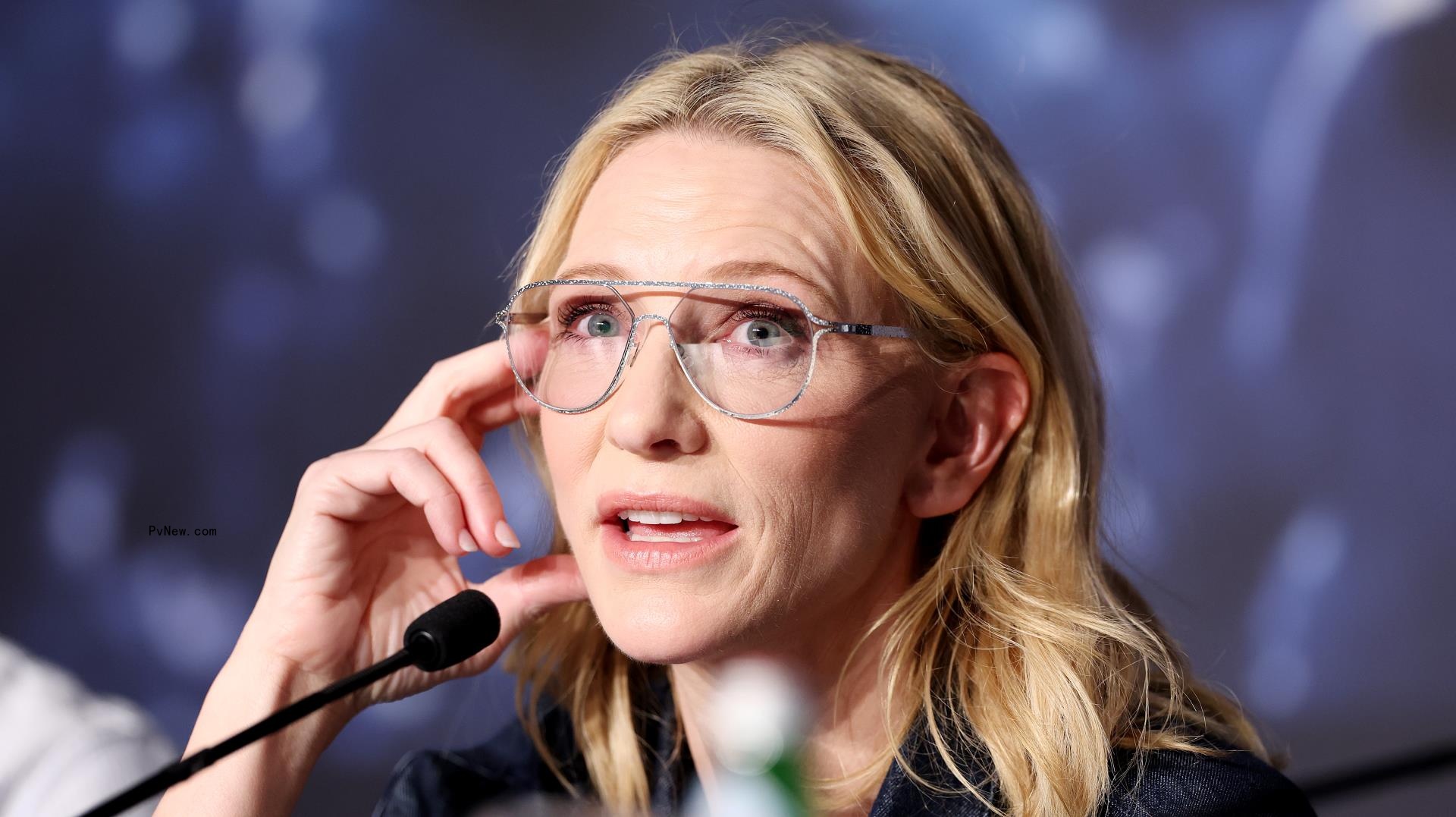Cate Blanchett talking at a press co<i></i>nference 