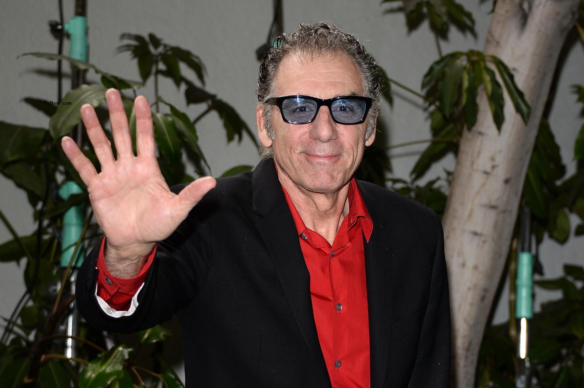 michael richards waving