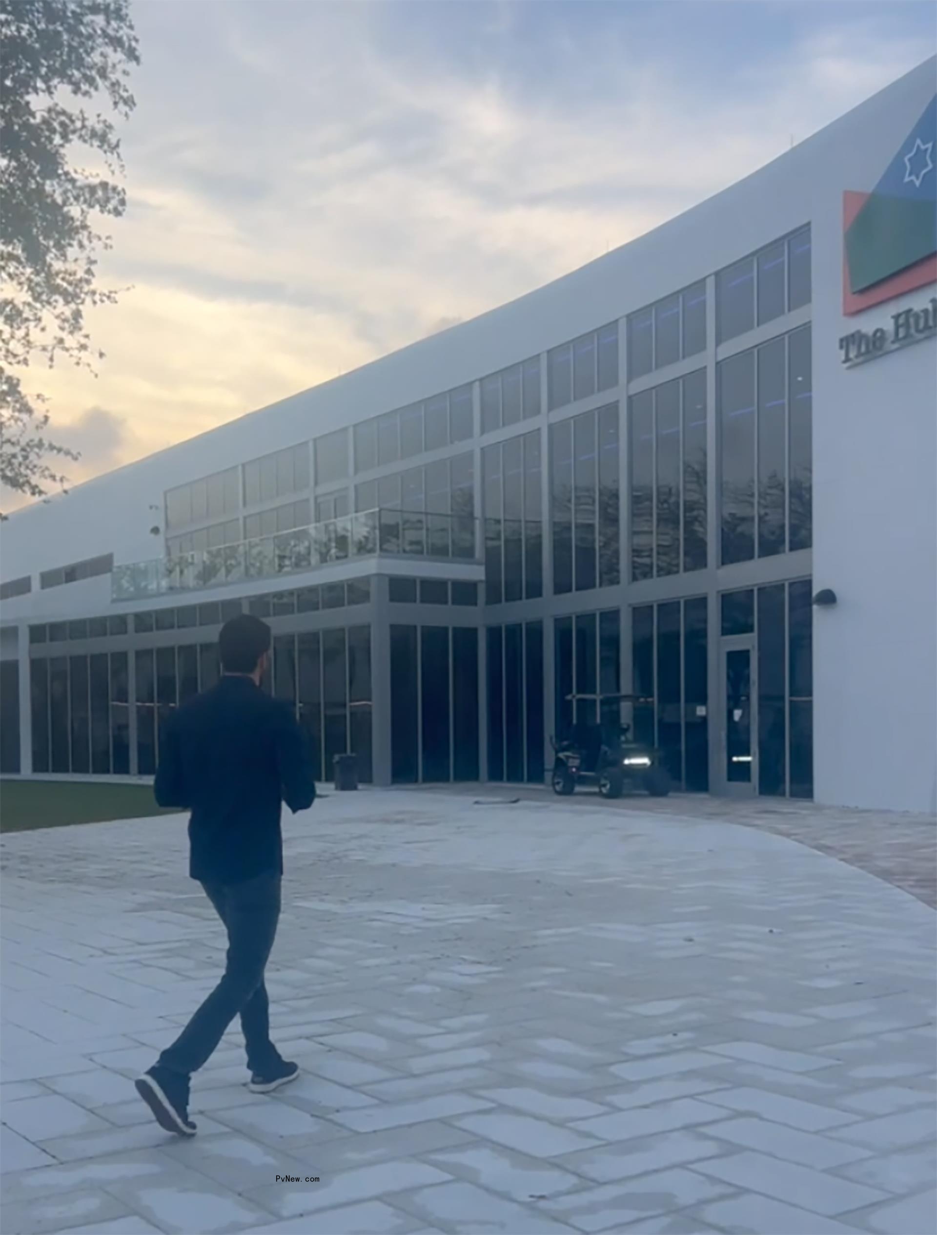 Joaquim Valente walking into a venue.