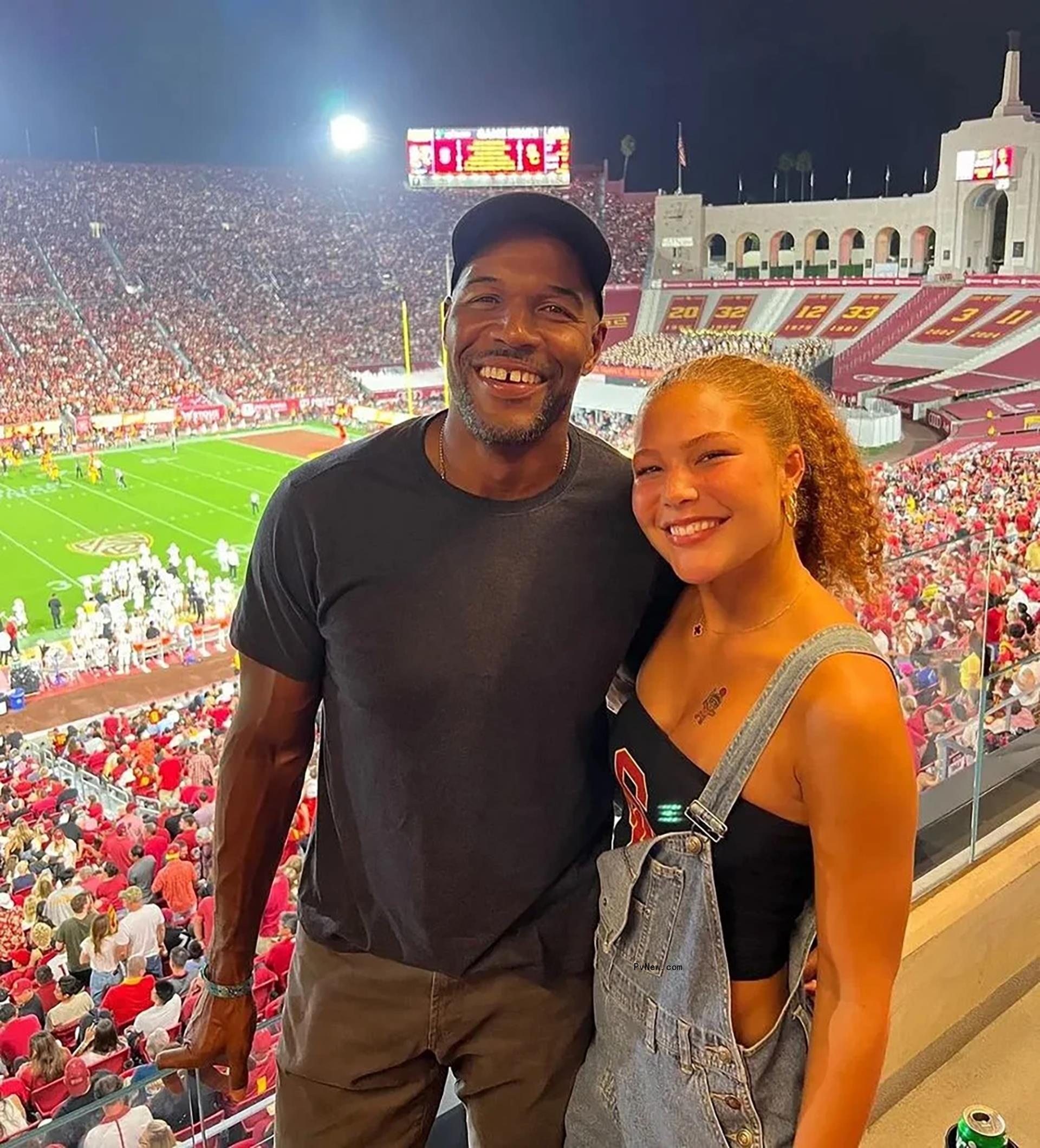 michael and isabella strahan at a USC football game