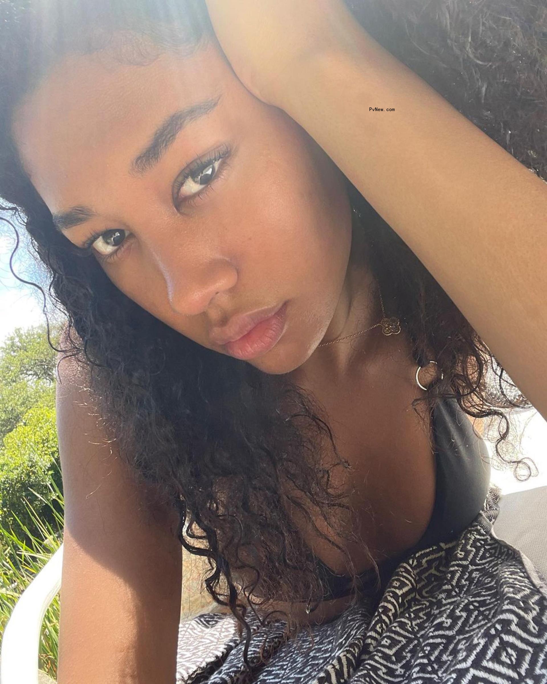 Aoki Lee Simmons 
