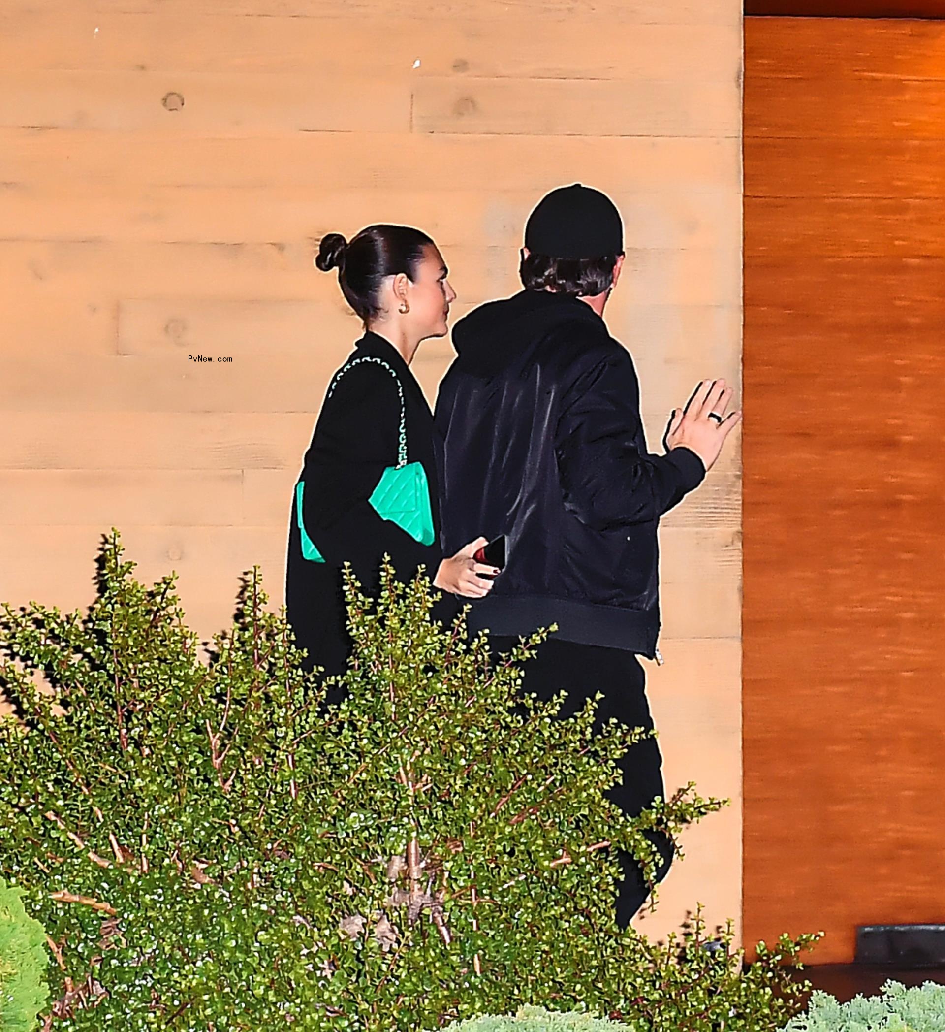 Leo<i></i>nardo DiCaprio and Vittoria Ceretti going to dinner.