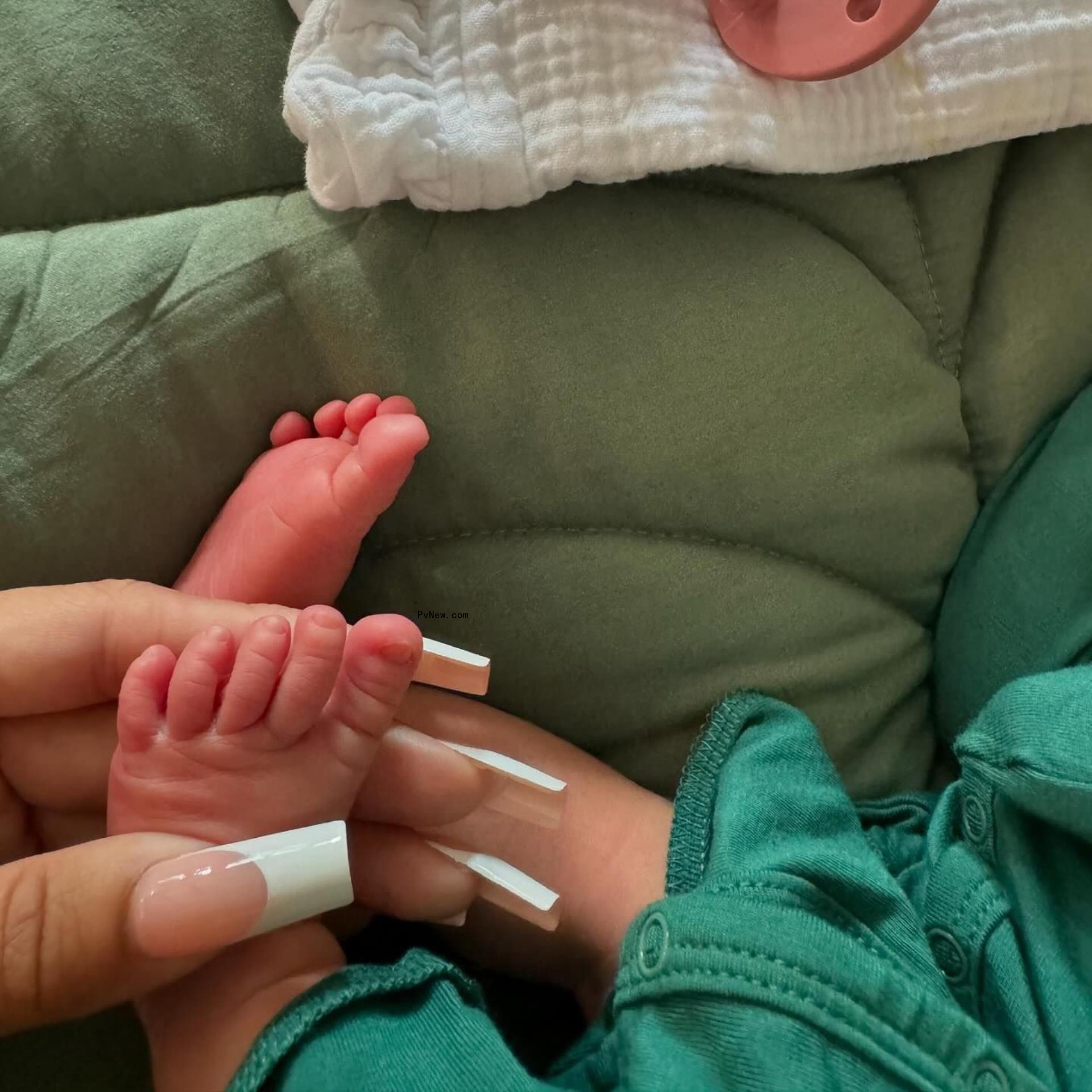 Draya Michele's daughter's feet.