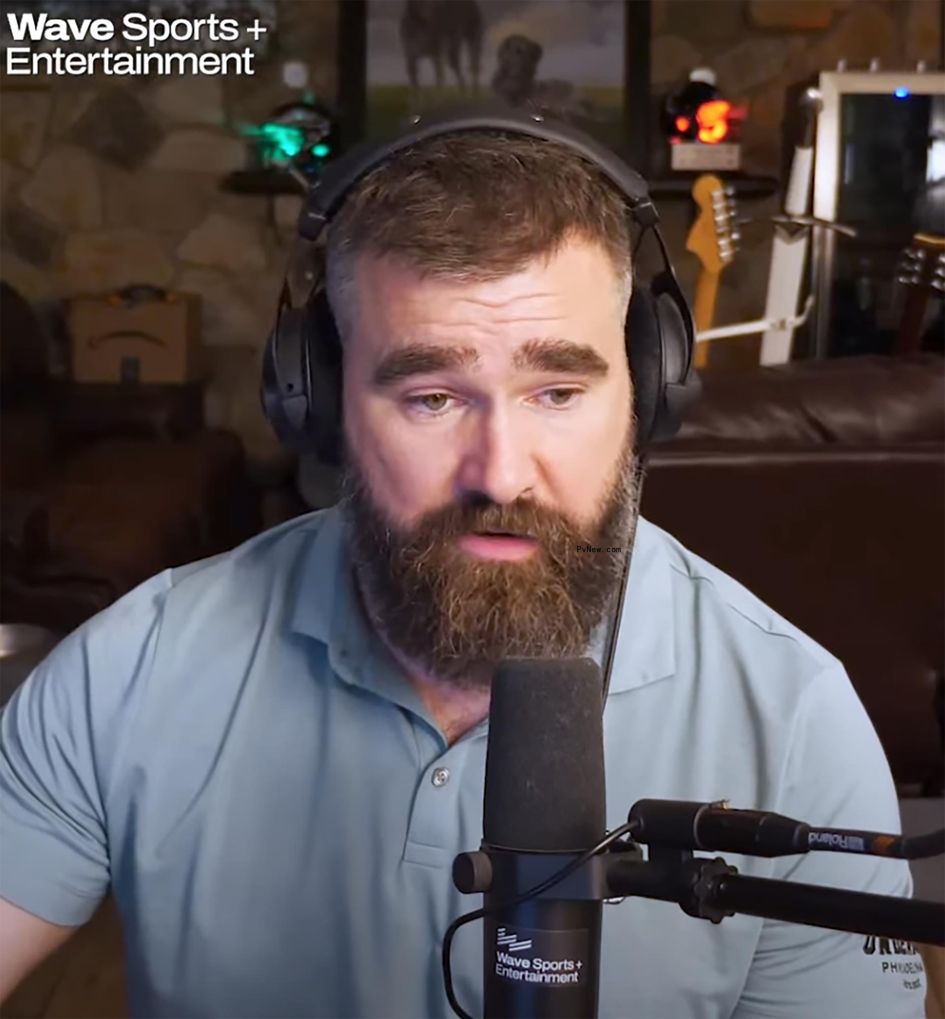 jason kelce talking into a mic