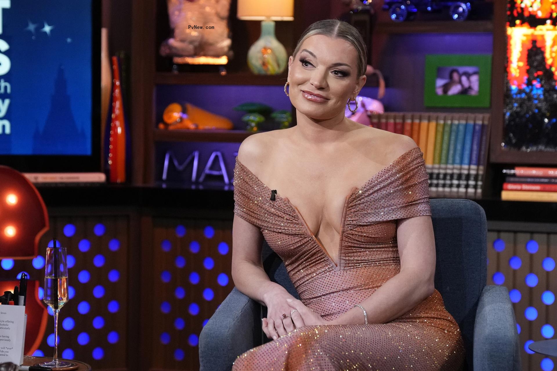 Lindsay Hubbard sitting on 