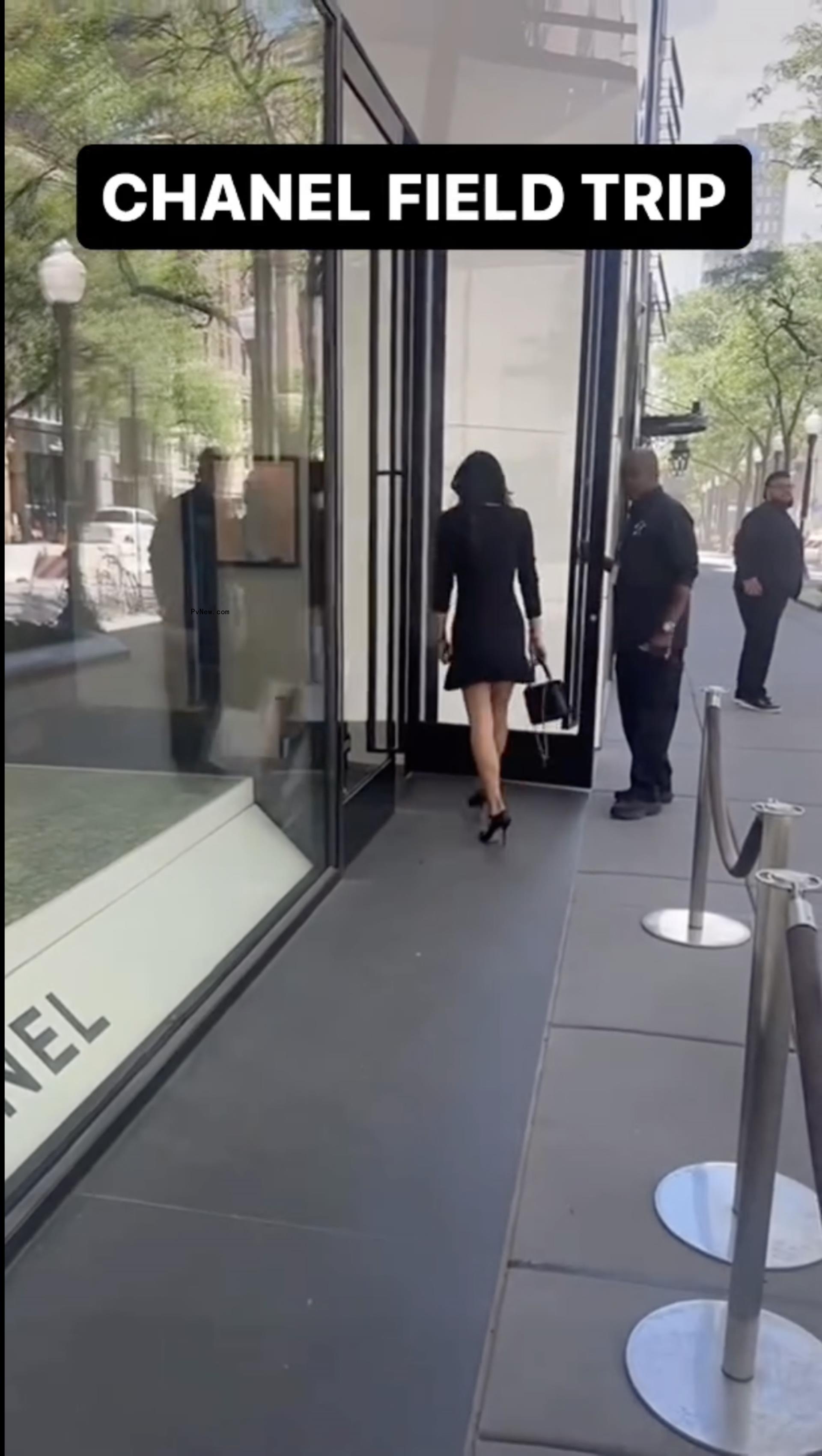 Bethenny Frankel with a shower scarf