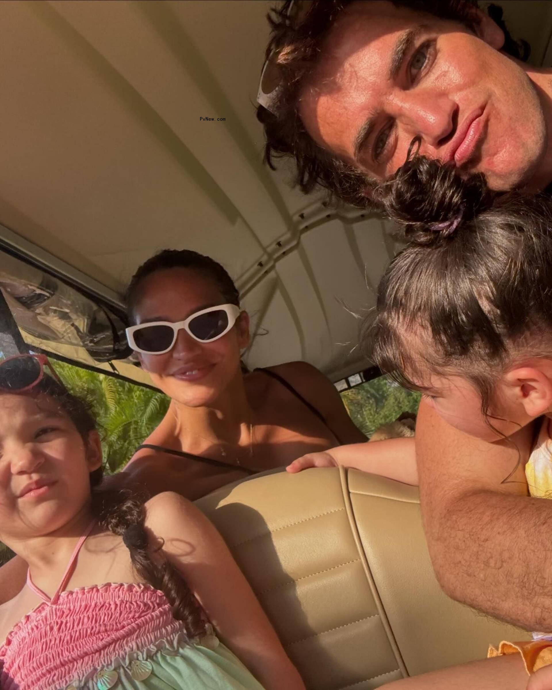 Alex Fine and Cassie Ventura with their two daughters. 
