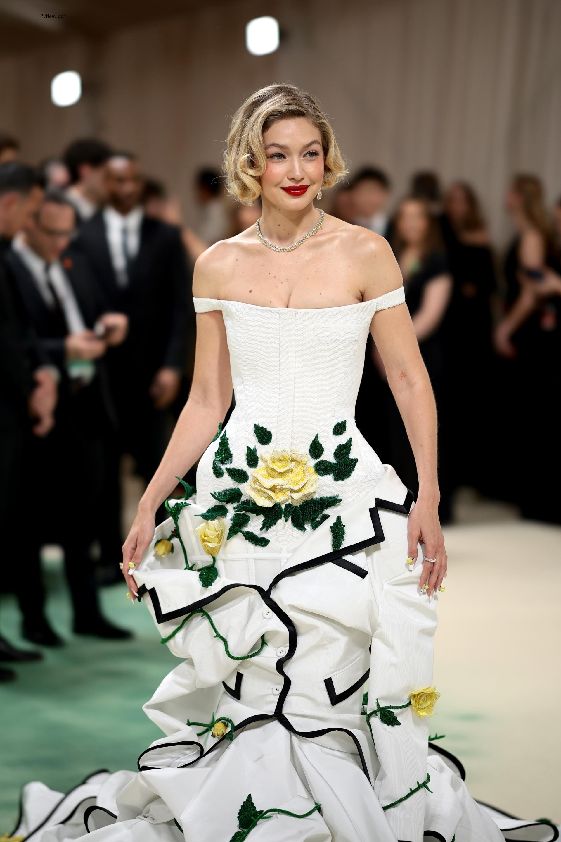Gigi hadid met gala.