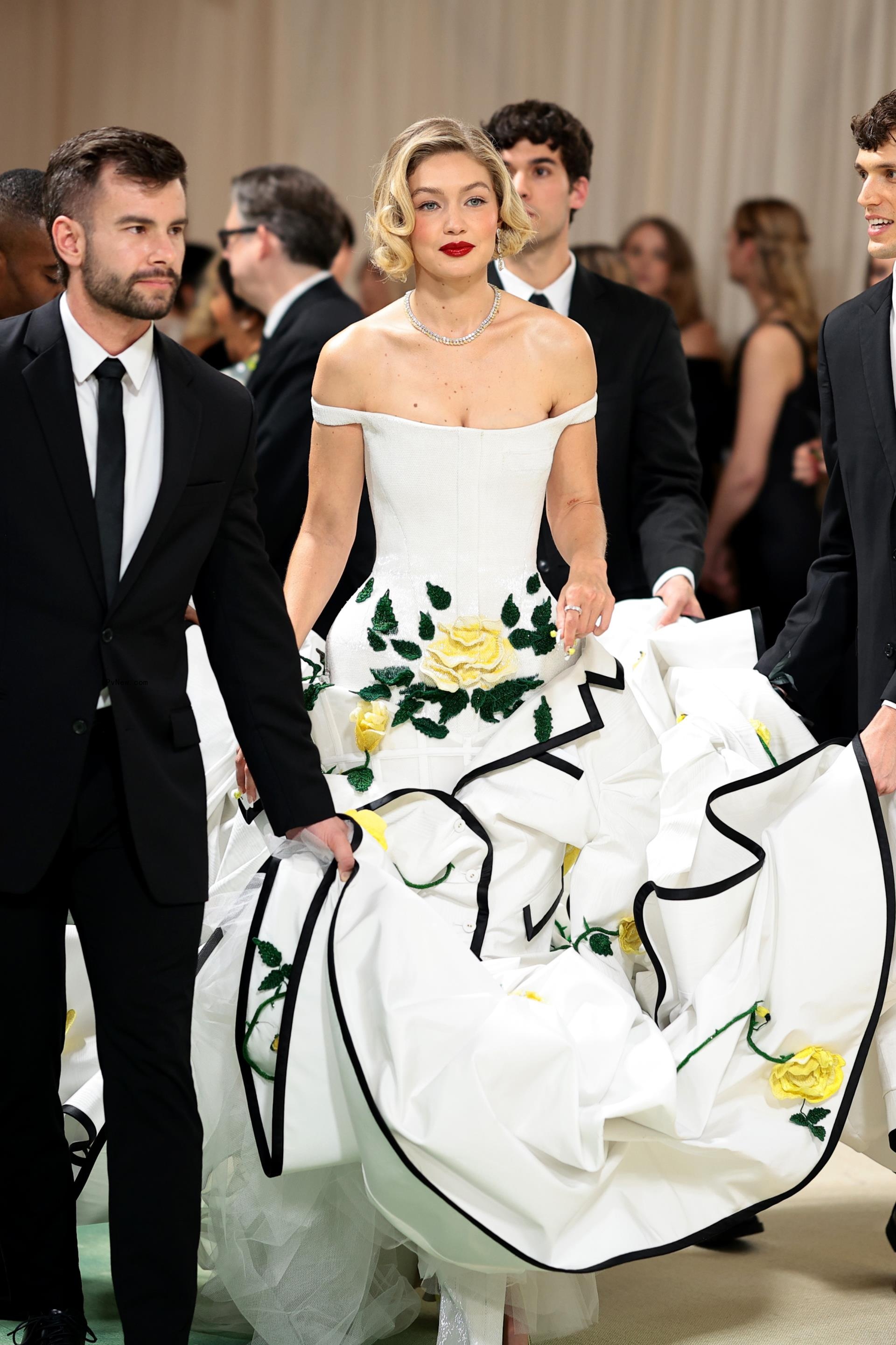 Gigi hadid met gala.