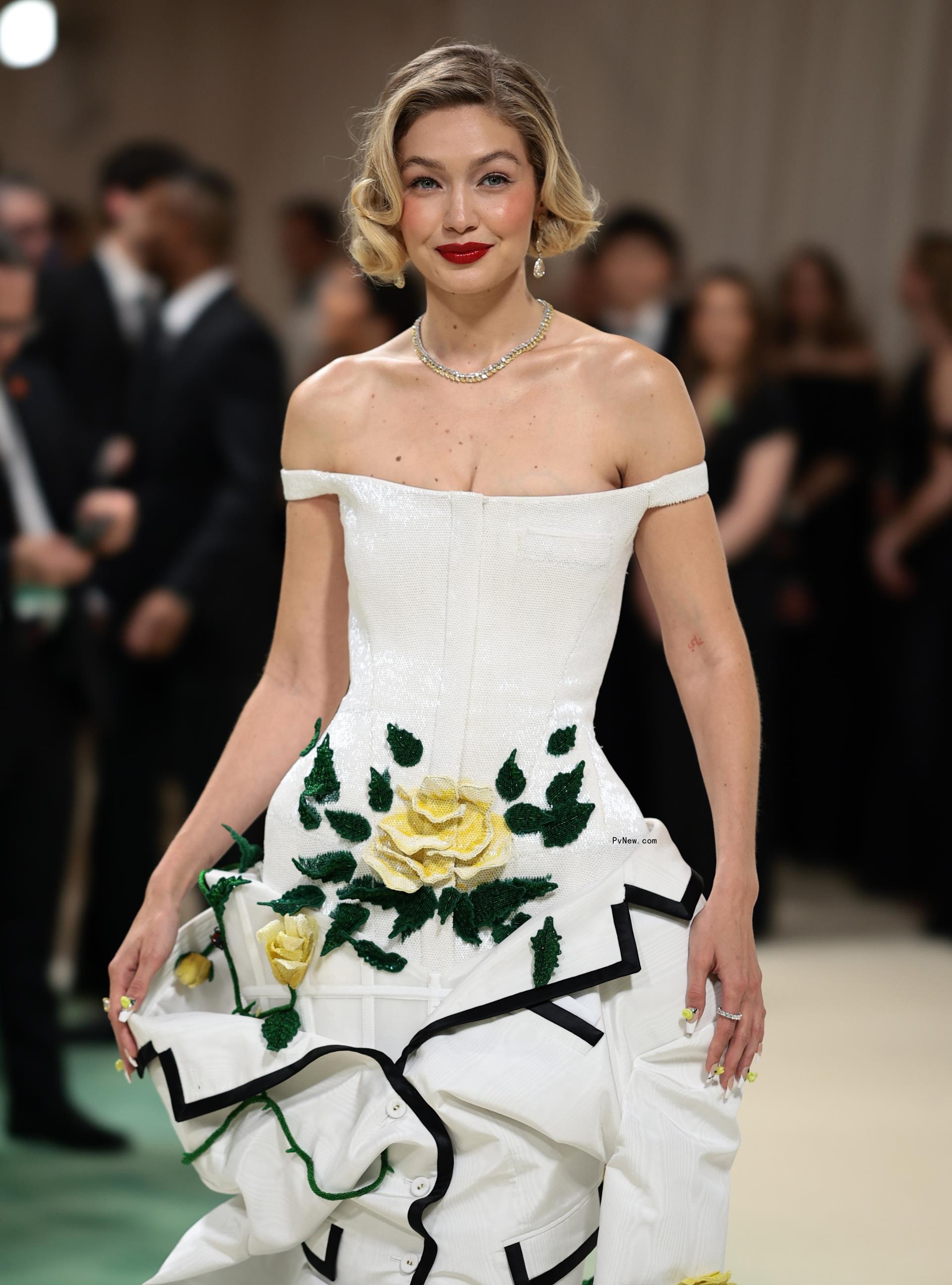 Gigi hadid met gala.