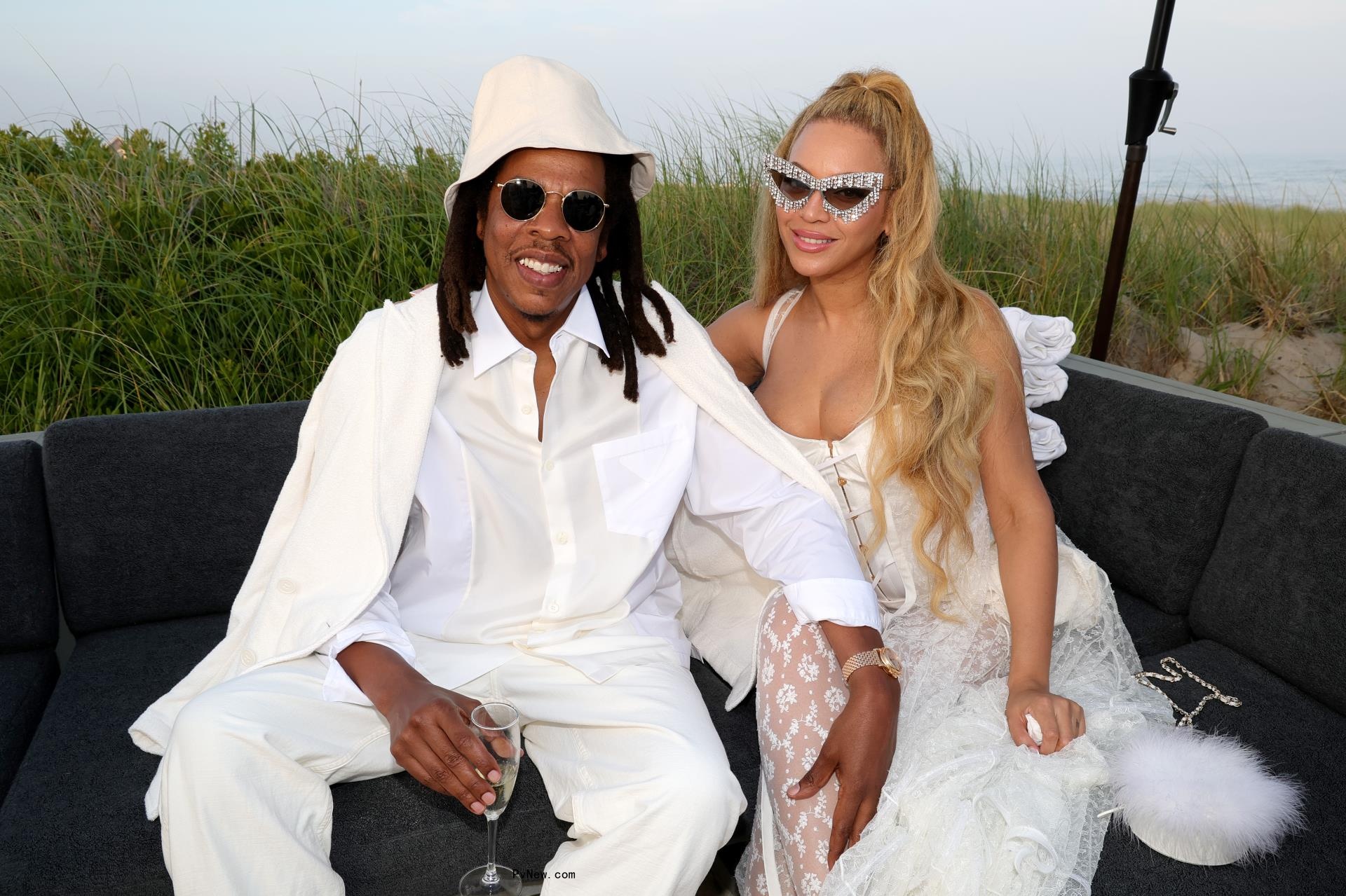 beyoncé and jay-z dressed in white