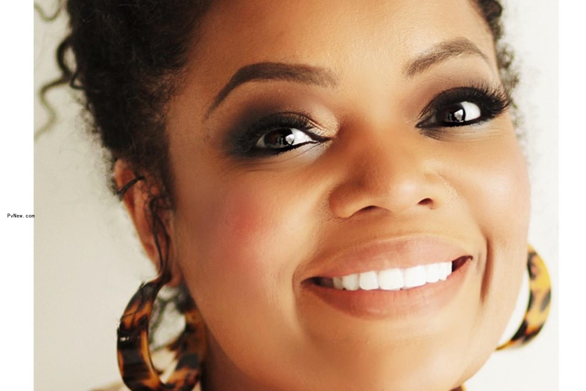 Yvette Nicole Brown to Guest Star on Season 2 of ‘Frasier’