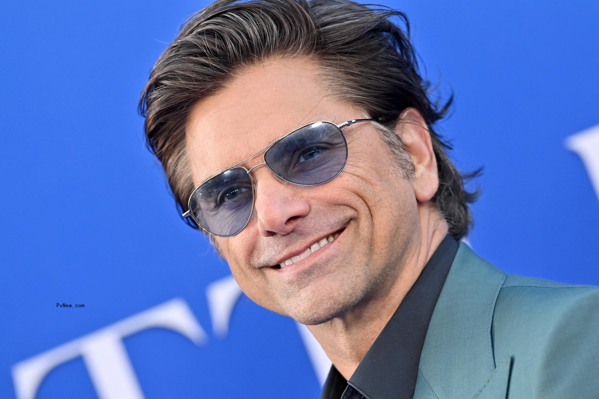 Willy Wo<i></i>nka Glasgow Parody Musical Debuts First Track With John Stamos