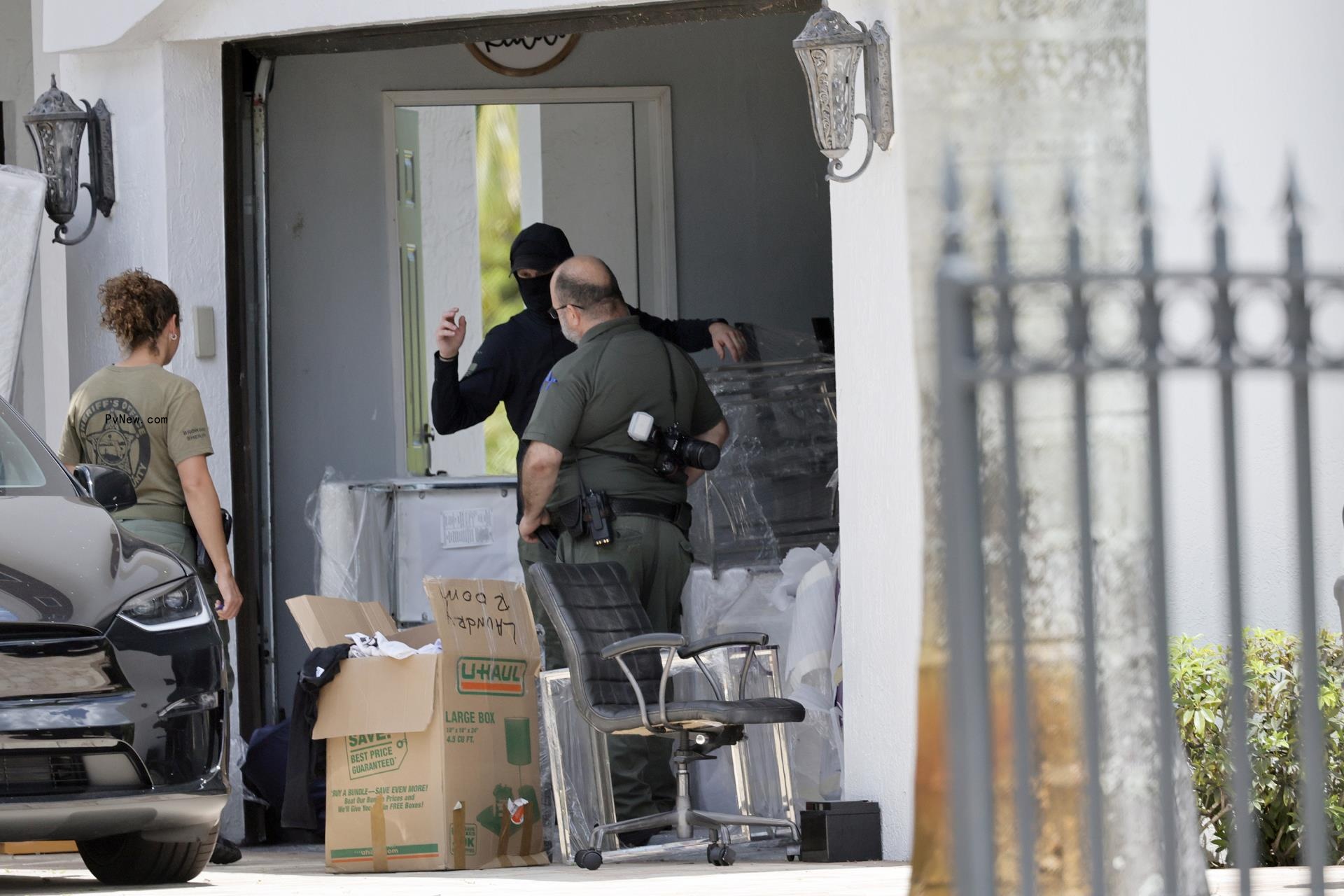Sean Kingston's Florida home being raided by police