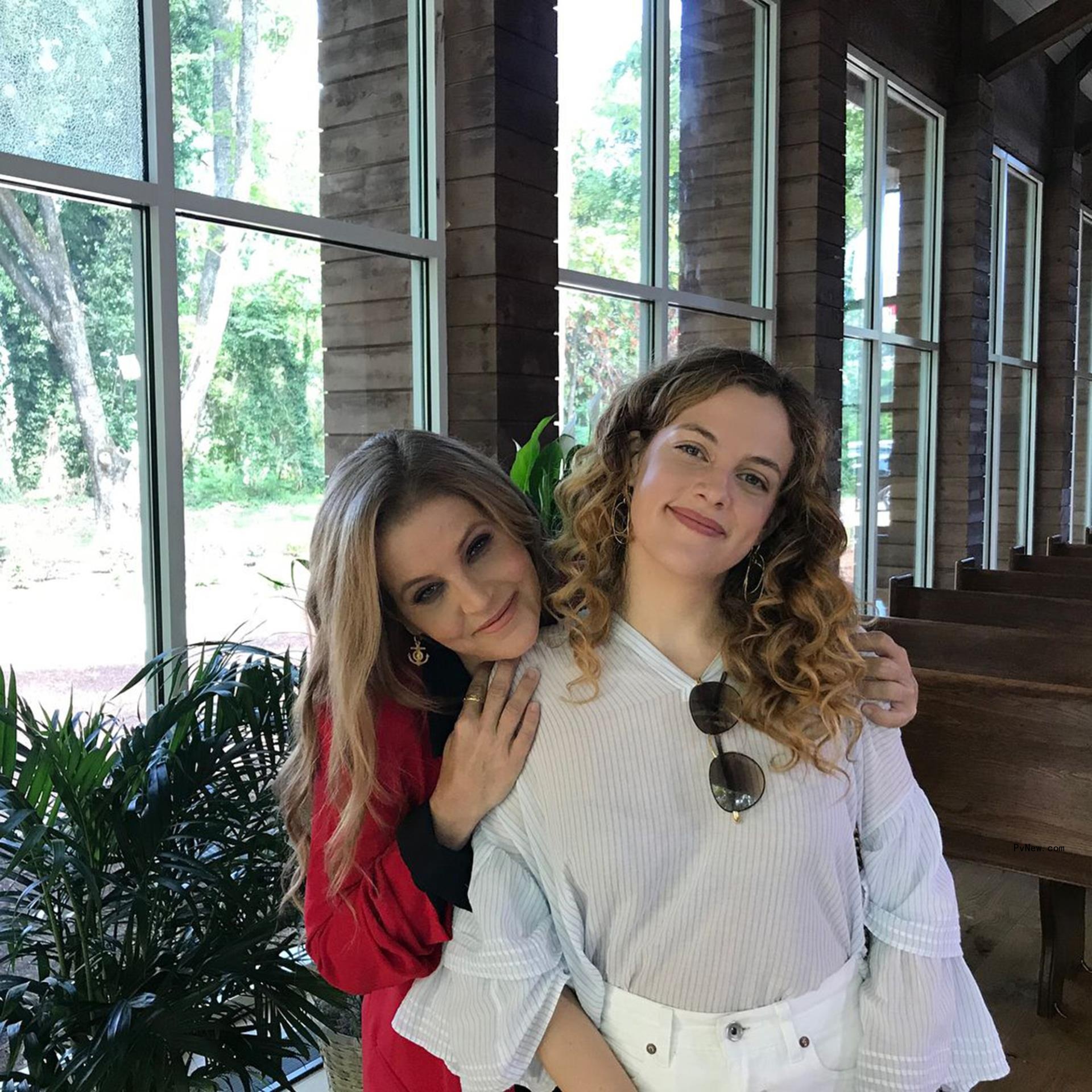 Riley Keough and her mother Lisa Marie Presley