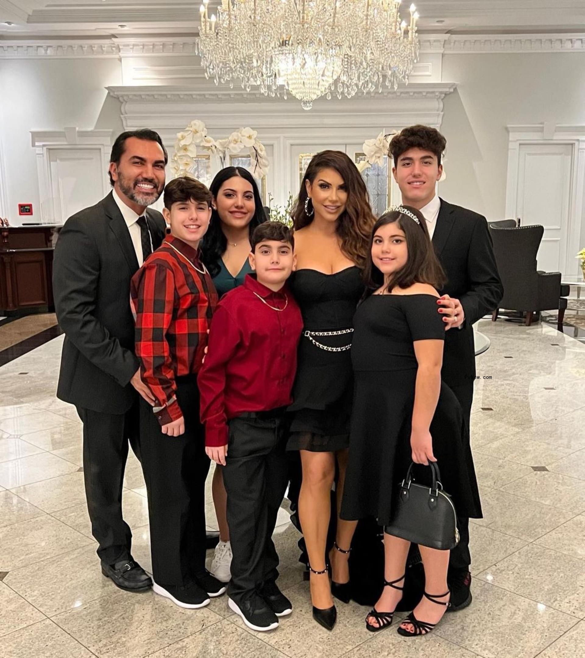 Jennifer Aydin posing with her family.