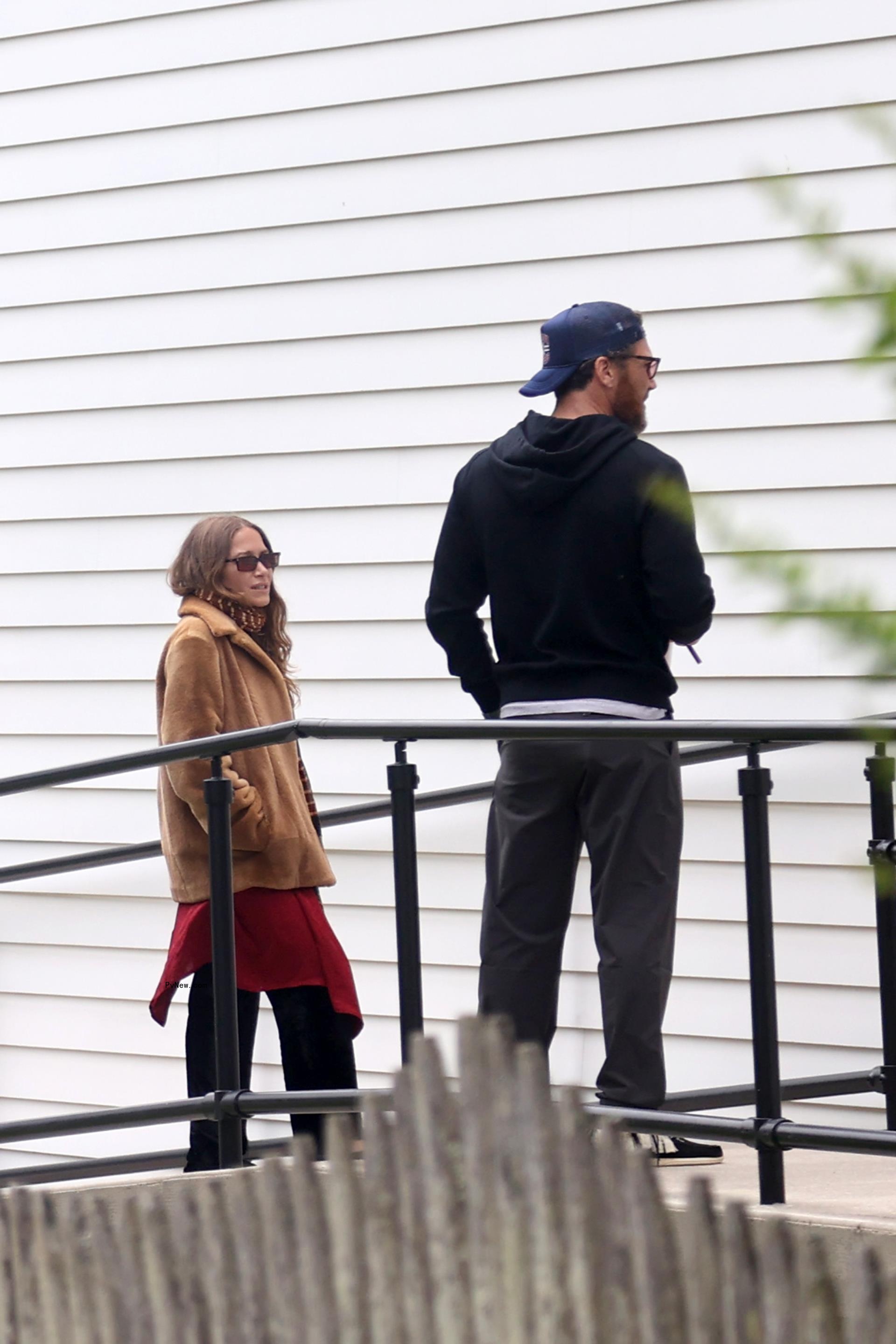 Mary-Kate Olsen and Sean Avery