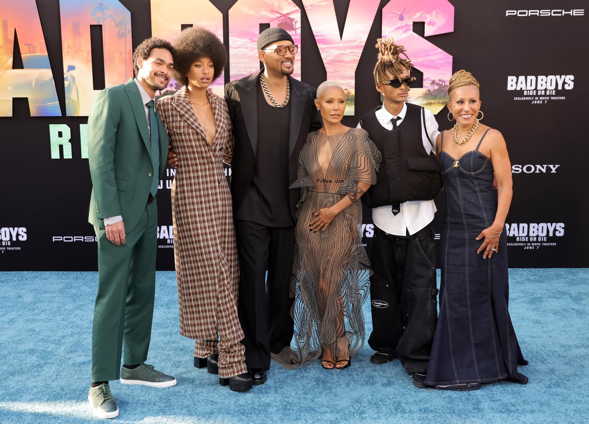 Trey Smith, Willow Smith, Will Smith, Jada Pinkett Smith, Jaden Smith and Adrienne Banfield-Norris