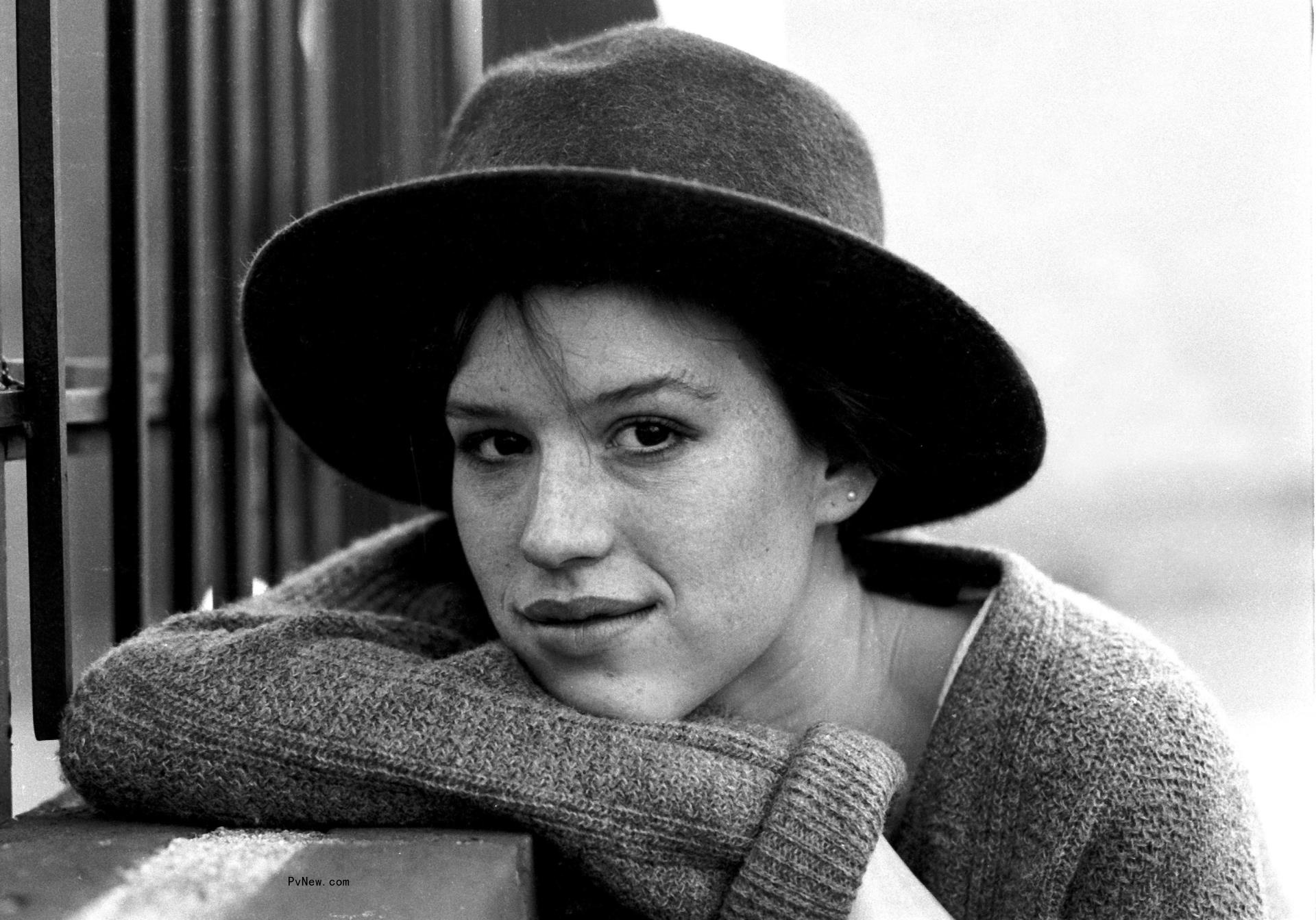 Molly Ringwald.