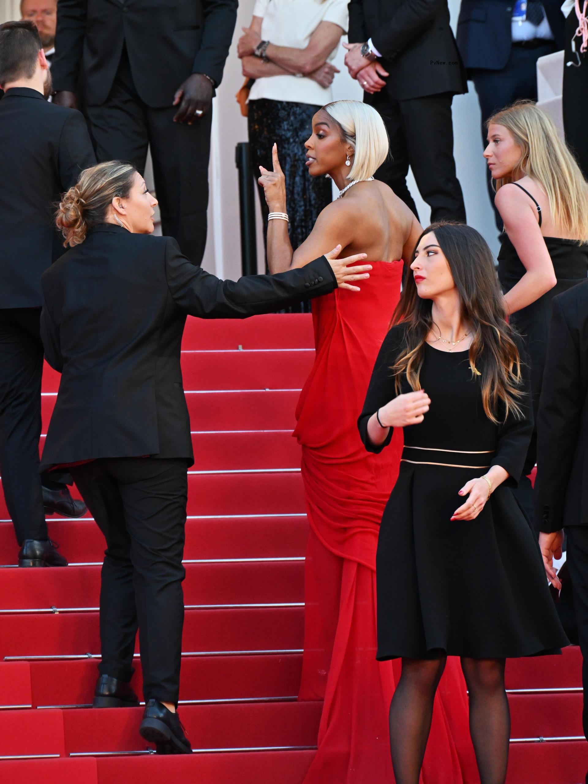 Kelly Rowland scolding a security guard at Cannes