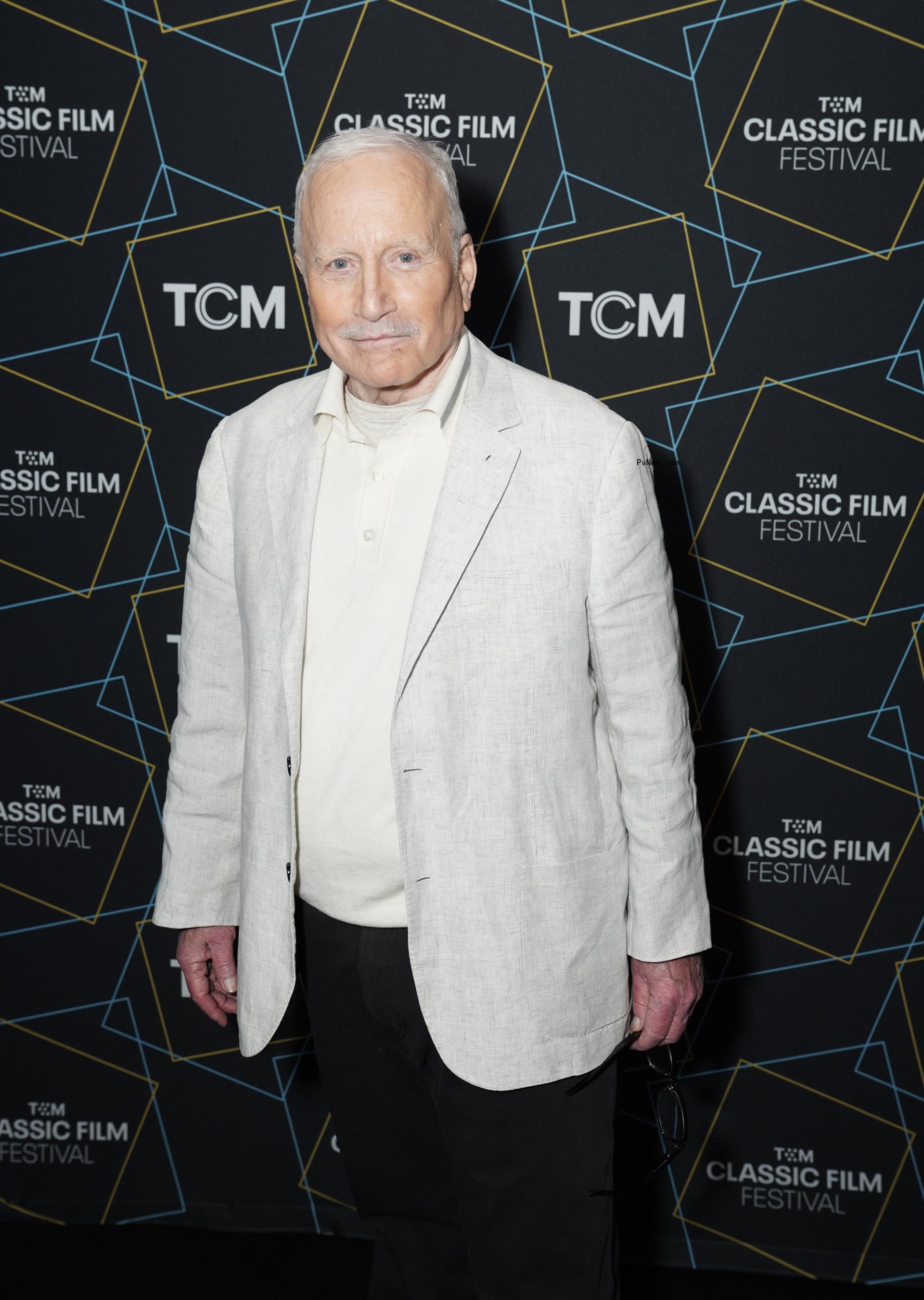 Richard Dreyfuss posing on a red carpet