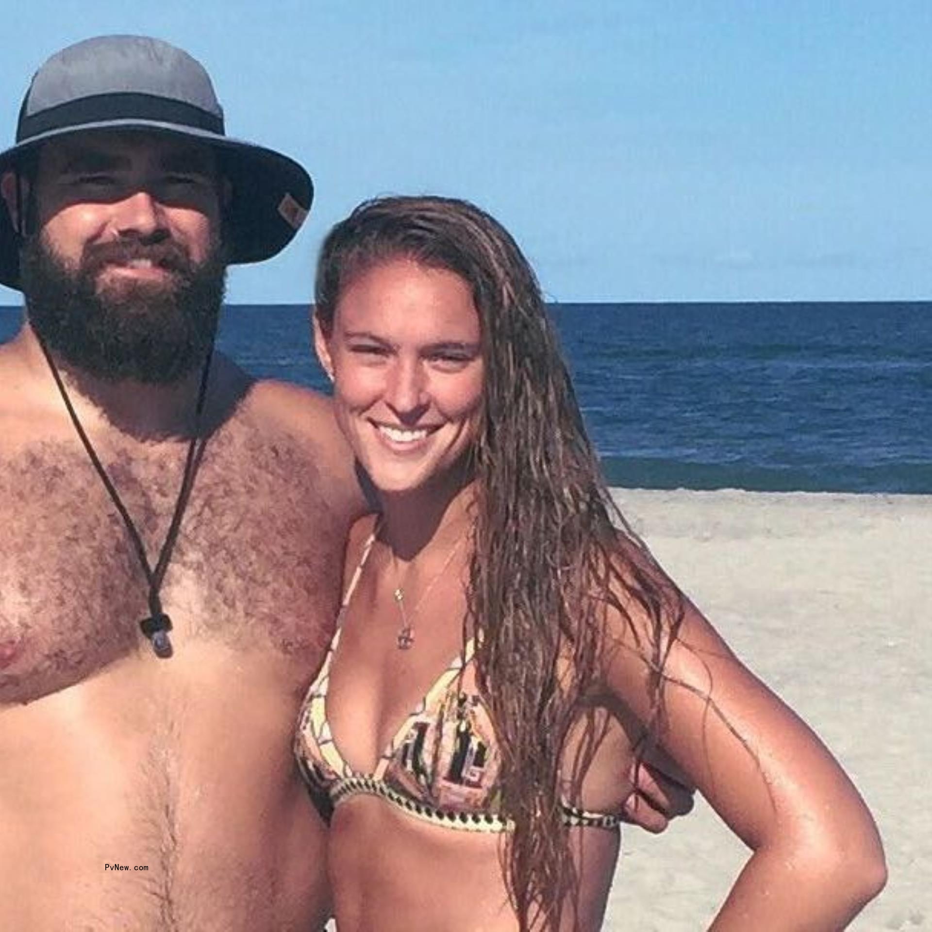Jason Kelce and Kylie Kelce posing together