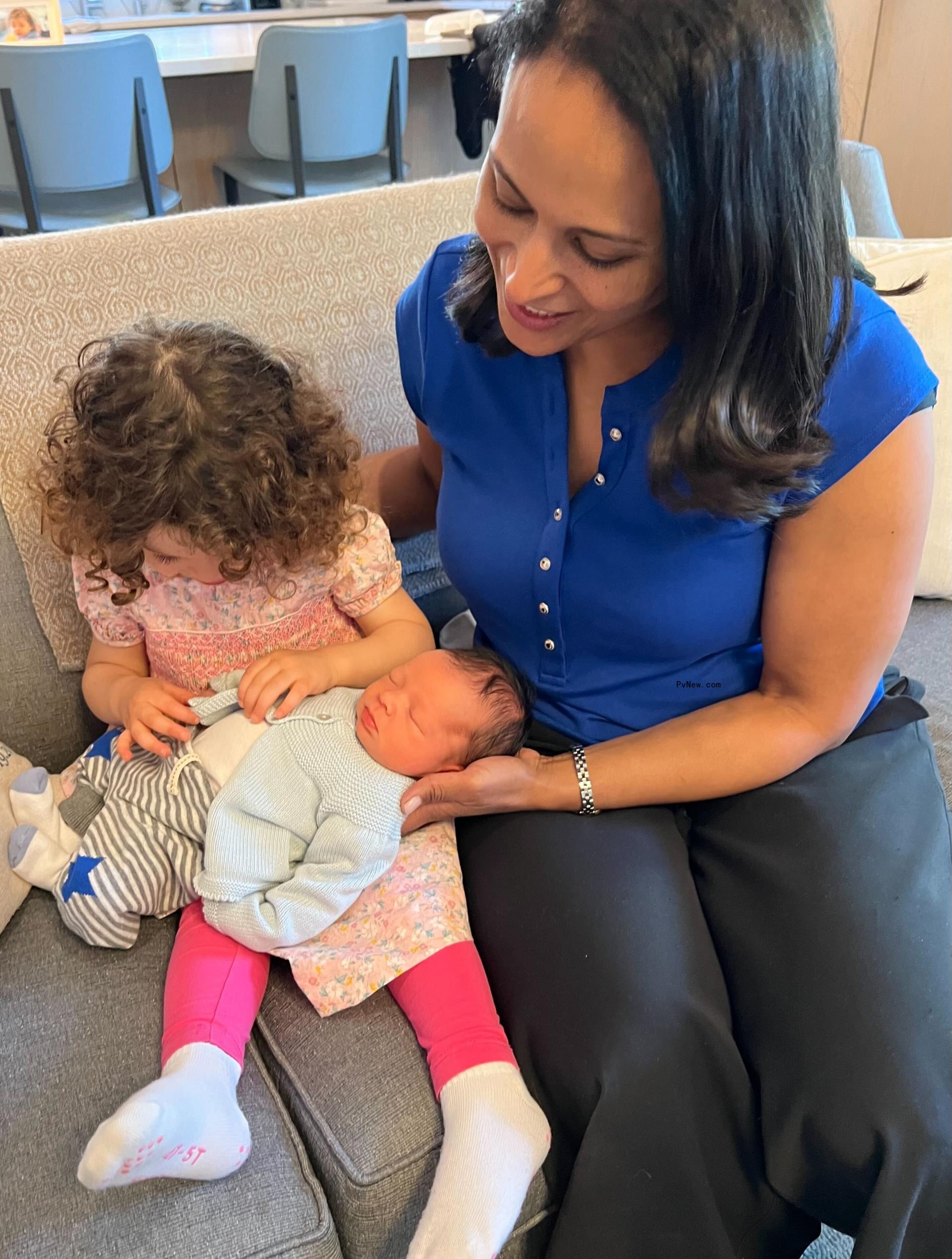 kristen welker introducing her baby boy to her daughter