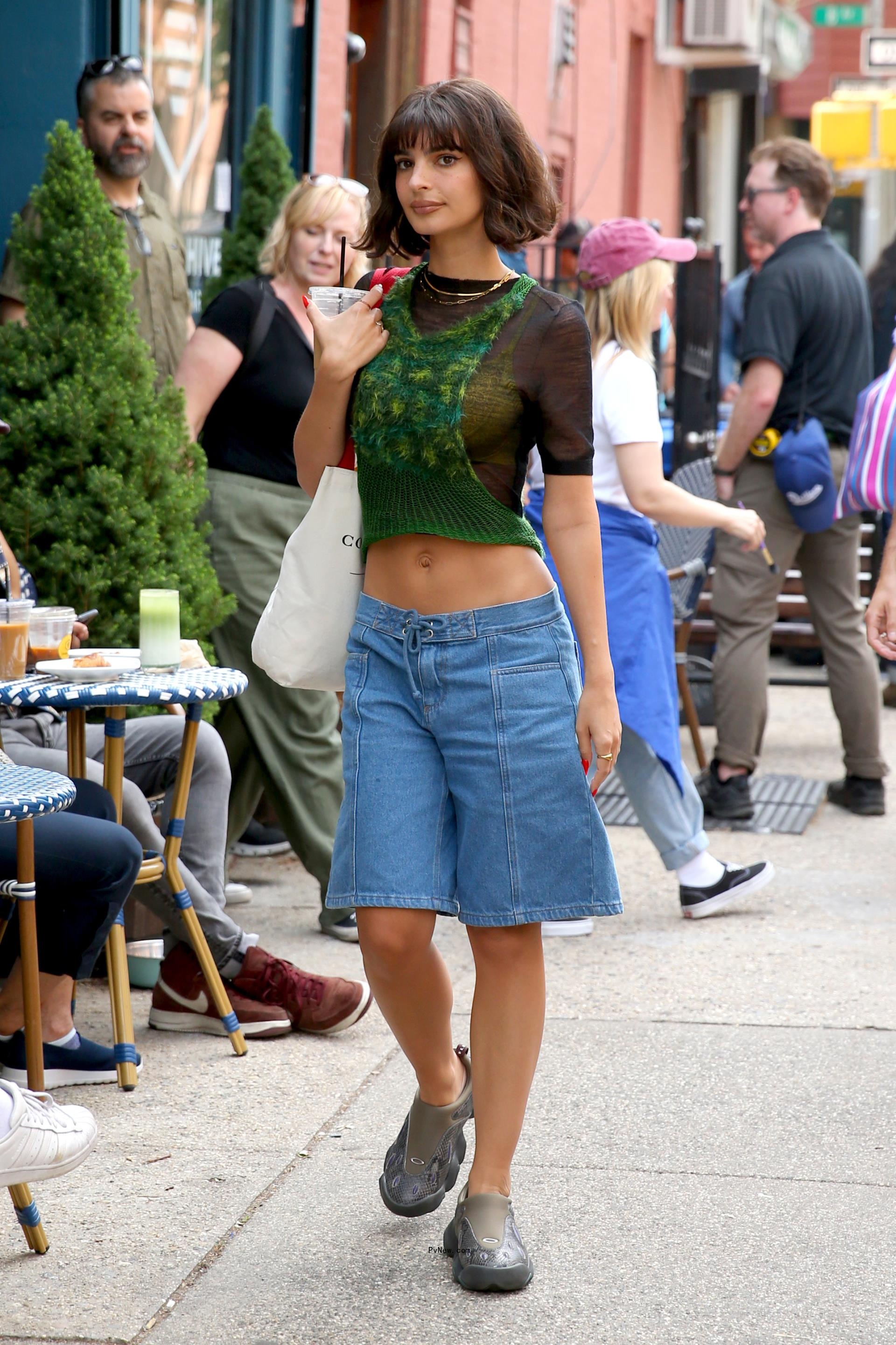 Emily Ratajkowski 