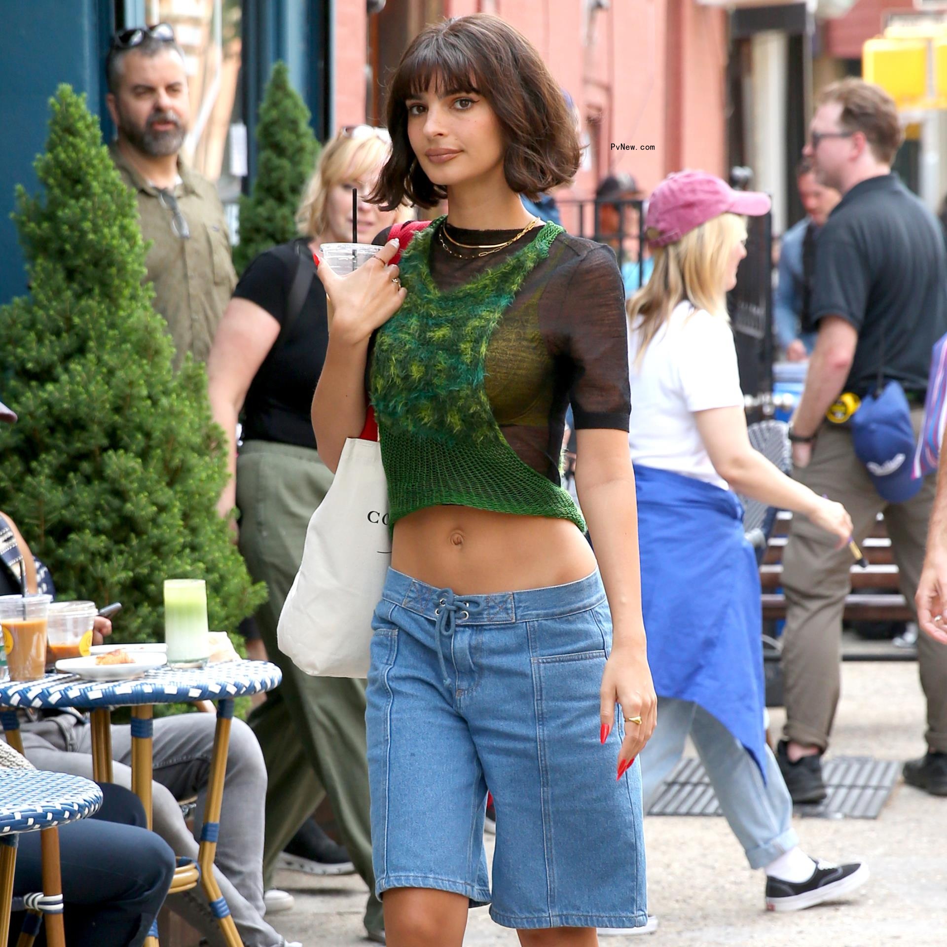 Emily Ratajkowski 