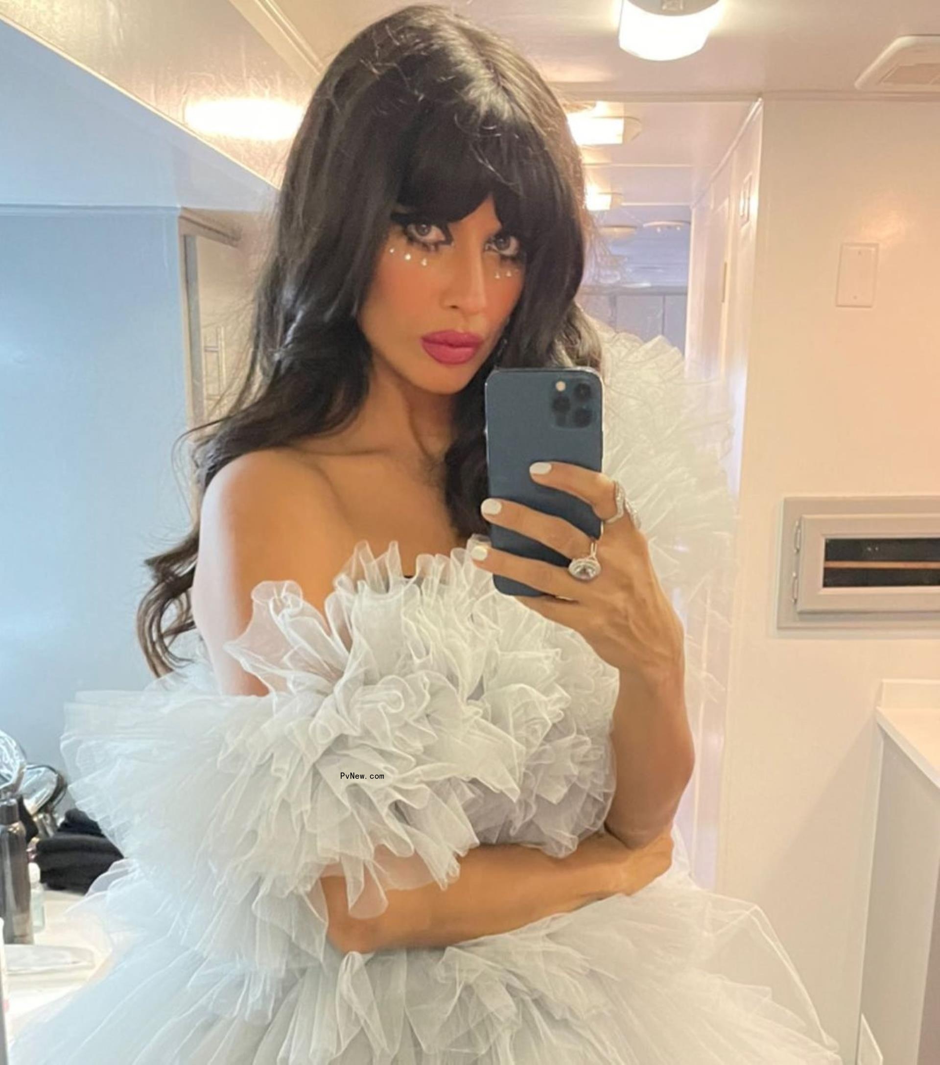 Jameela Jamil selfie