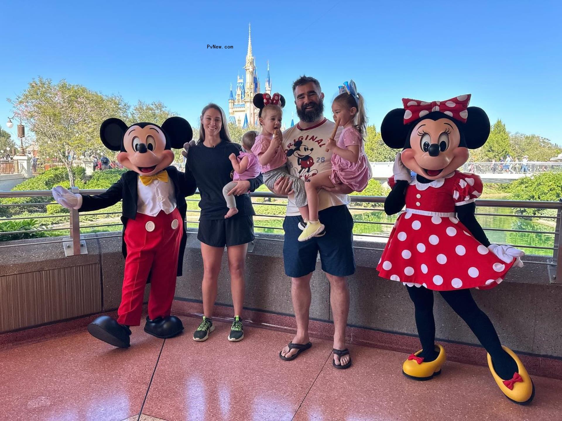 Kylie Kelce, Jason Kelce and daughters