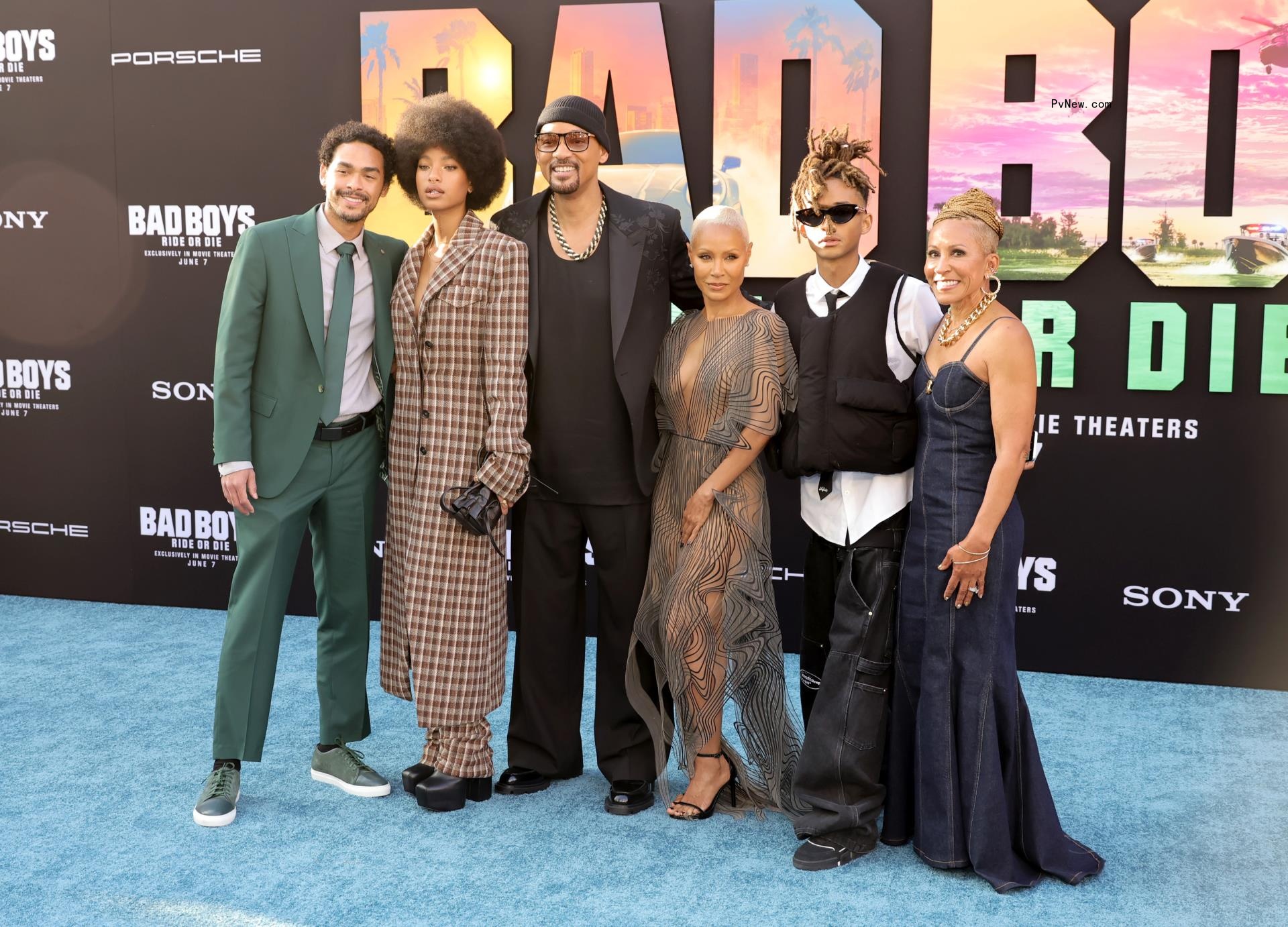 Trey Smith, Willow Smith, Will Smith, Jada Pinkett Smith, Jaden Smith and Adrienne Banfield-Norris