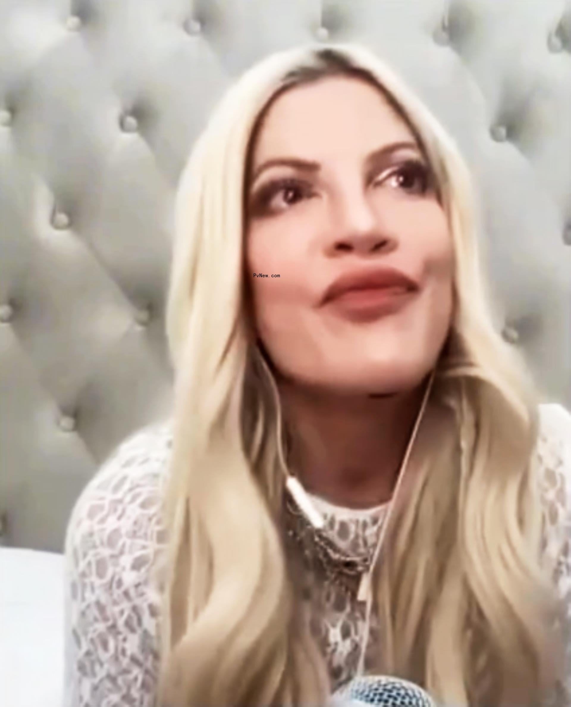 Tori Spelling video screenshot