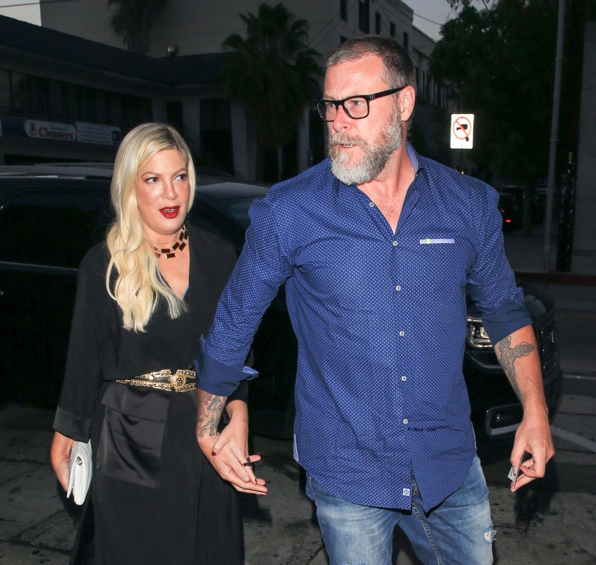 Tori Spelling and Dean McDermott paparazzi photo