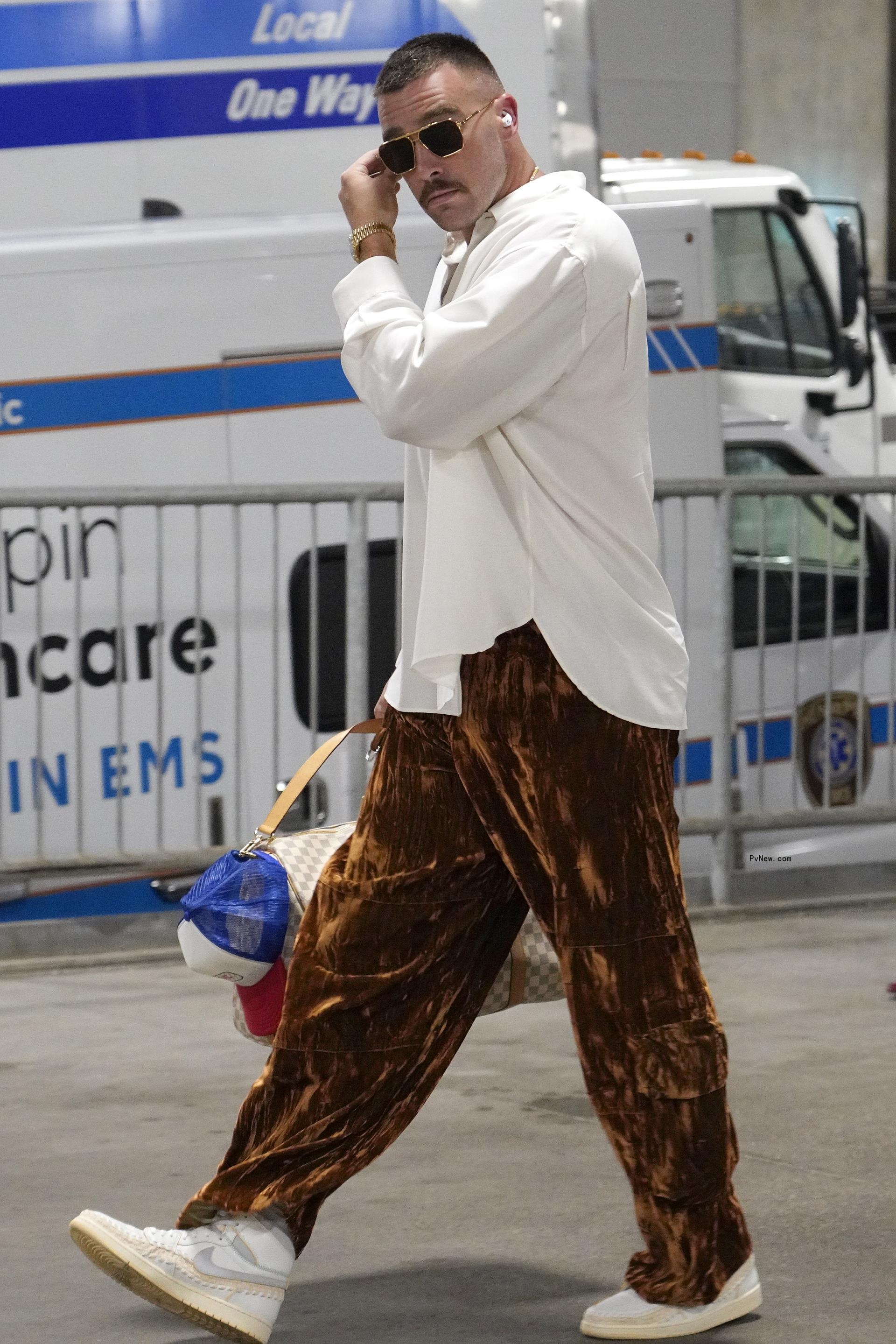 Travis Kelce walking