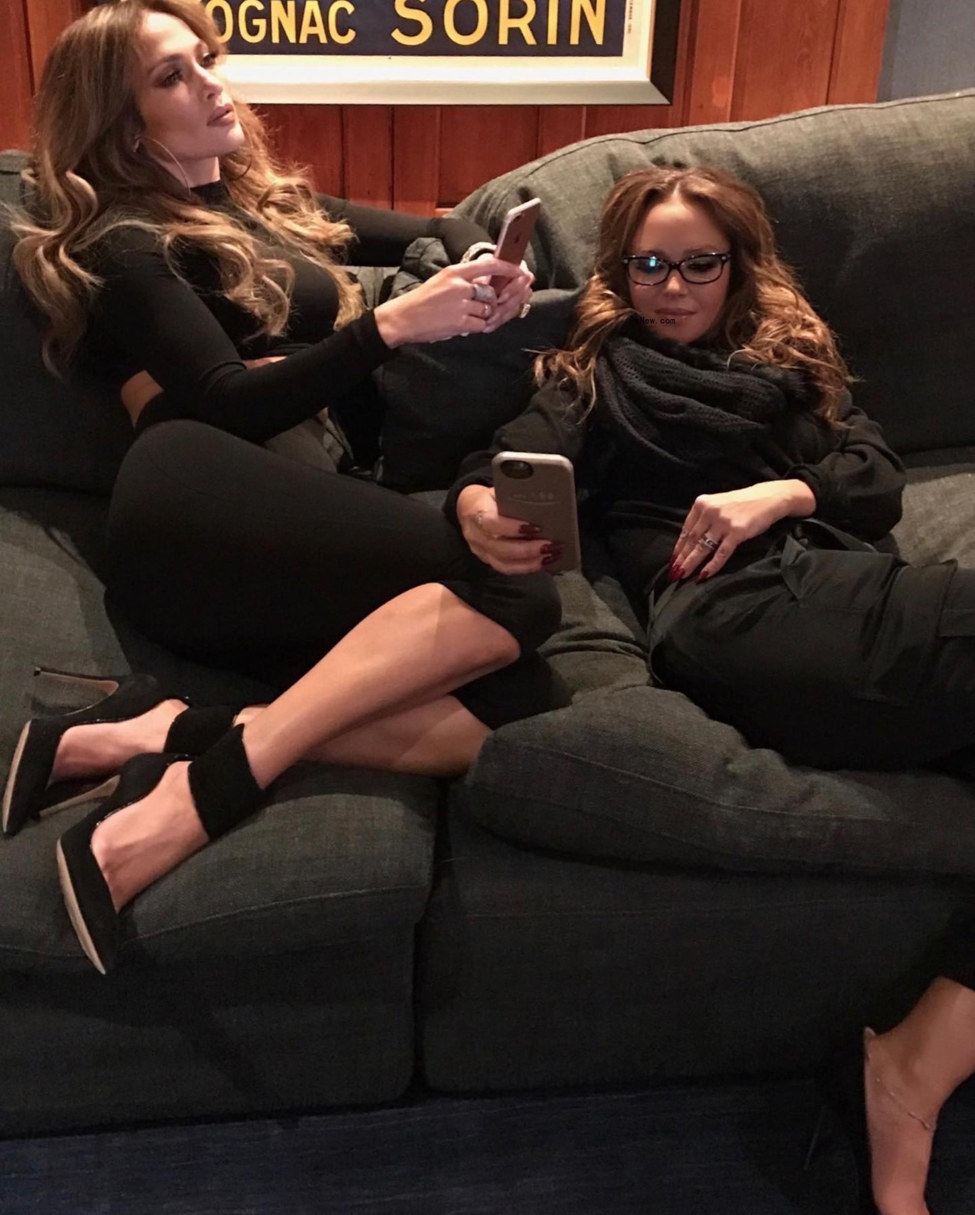 Jennifer Lopez and Leah Remini