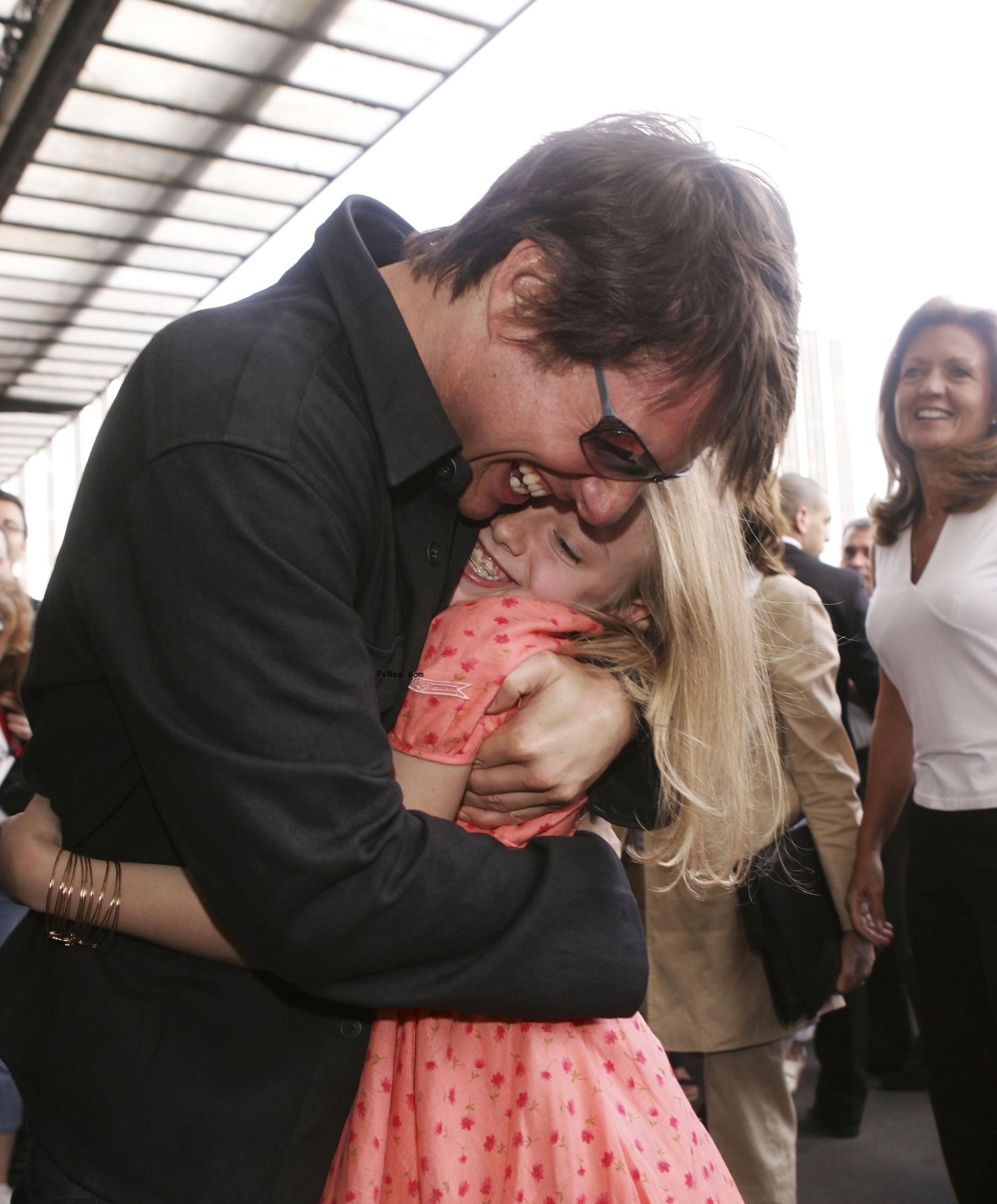 Dakota Fanning and Tom Cruise in 2005.