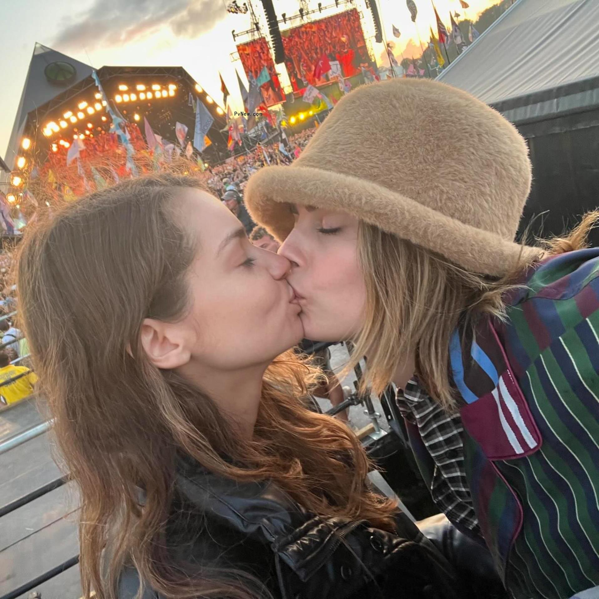 Cara Delevigne and Minke selfie