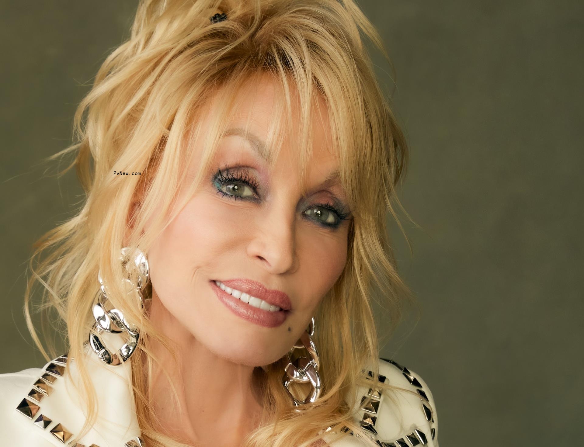 Dolly Parton Announces Plans for Broadway Musical ba<i></i>sed on Her Life, ‘Hello, I’m Dolly’