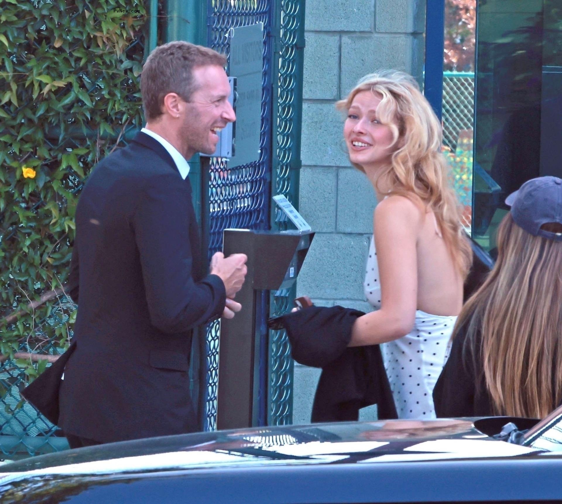 Apple and Chris Martin at Moses' graduation.