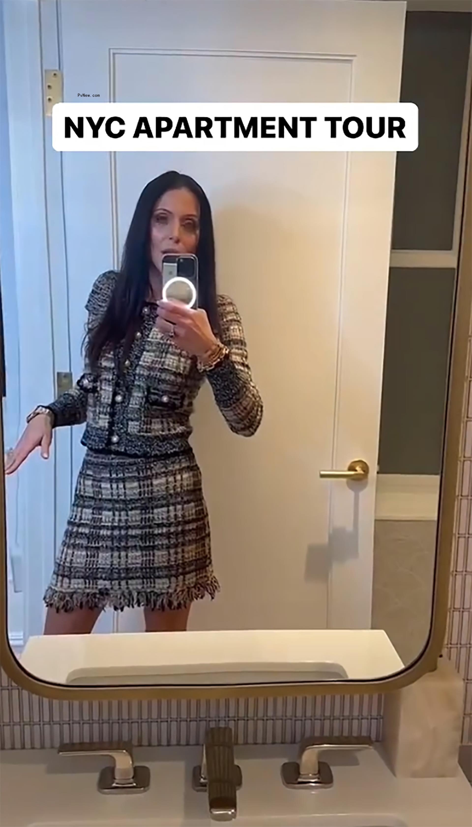 A mirror selfie of Bethenny Frankel