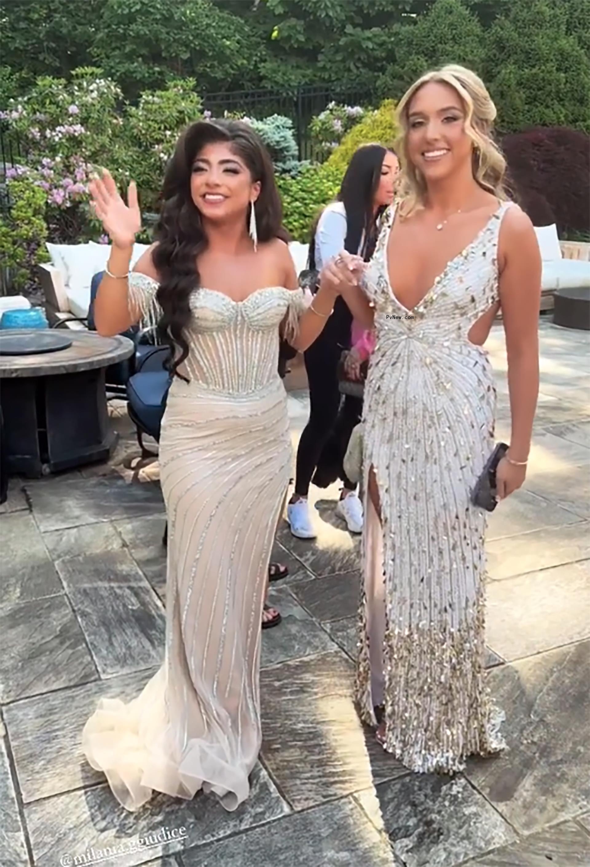 Milania Giudice posing with one of her friends at prom