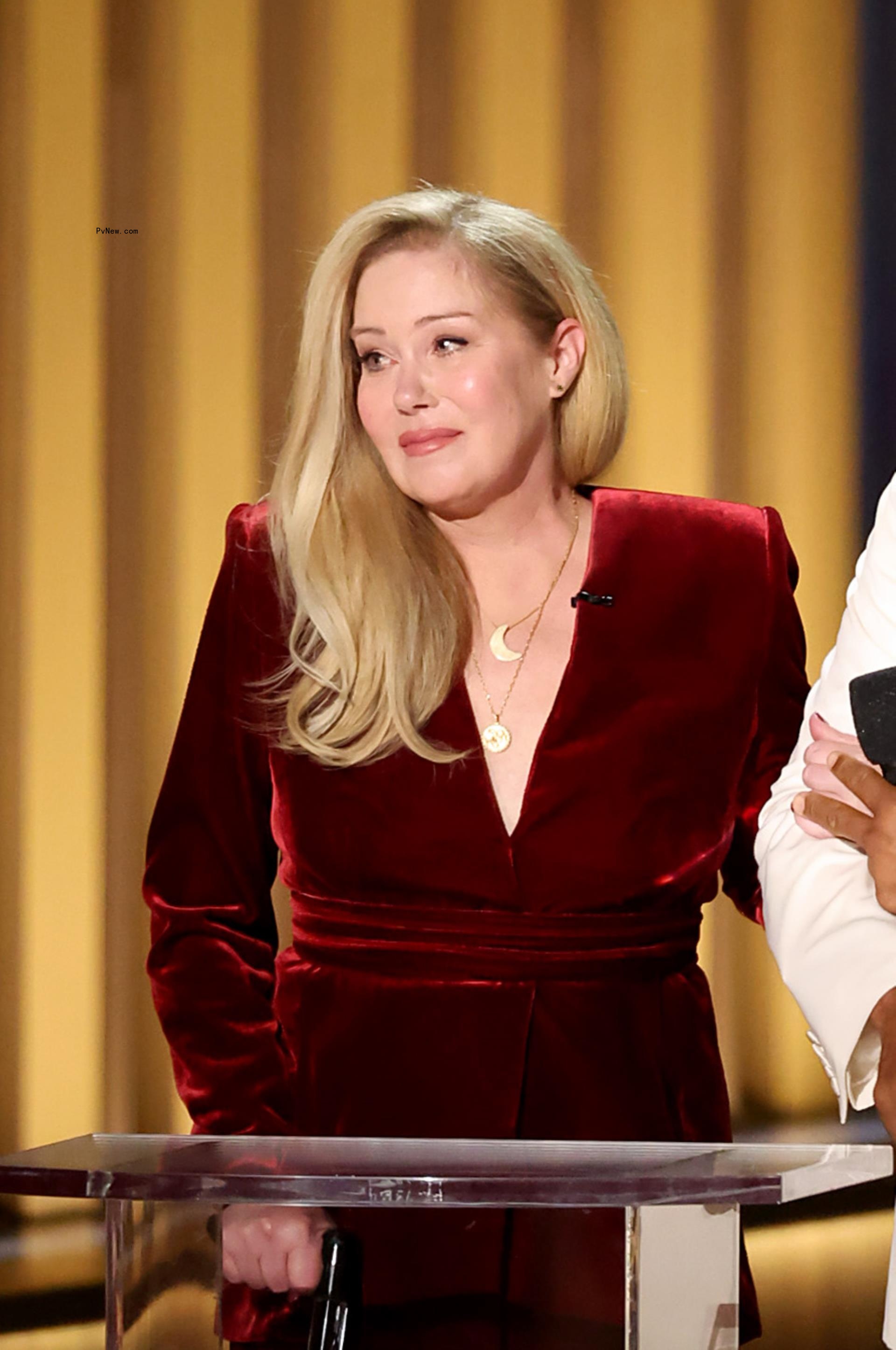 christina applegate crying at emmys 2024