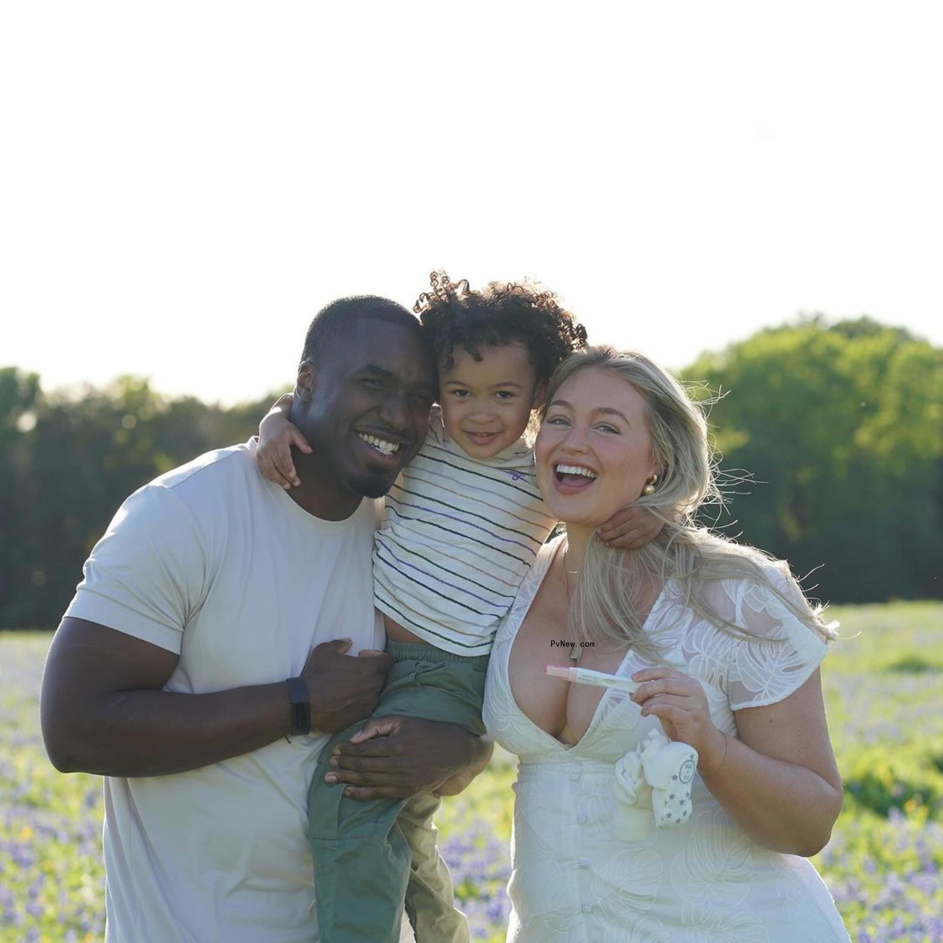 Iskra Lawrence, Philip Payne and son Atlas