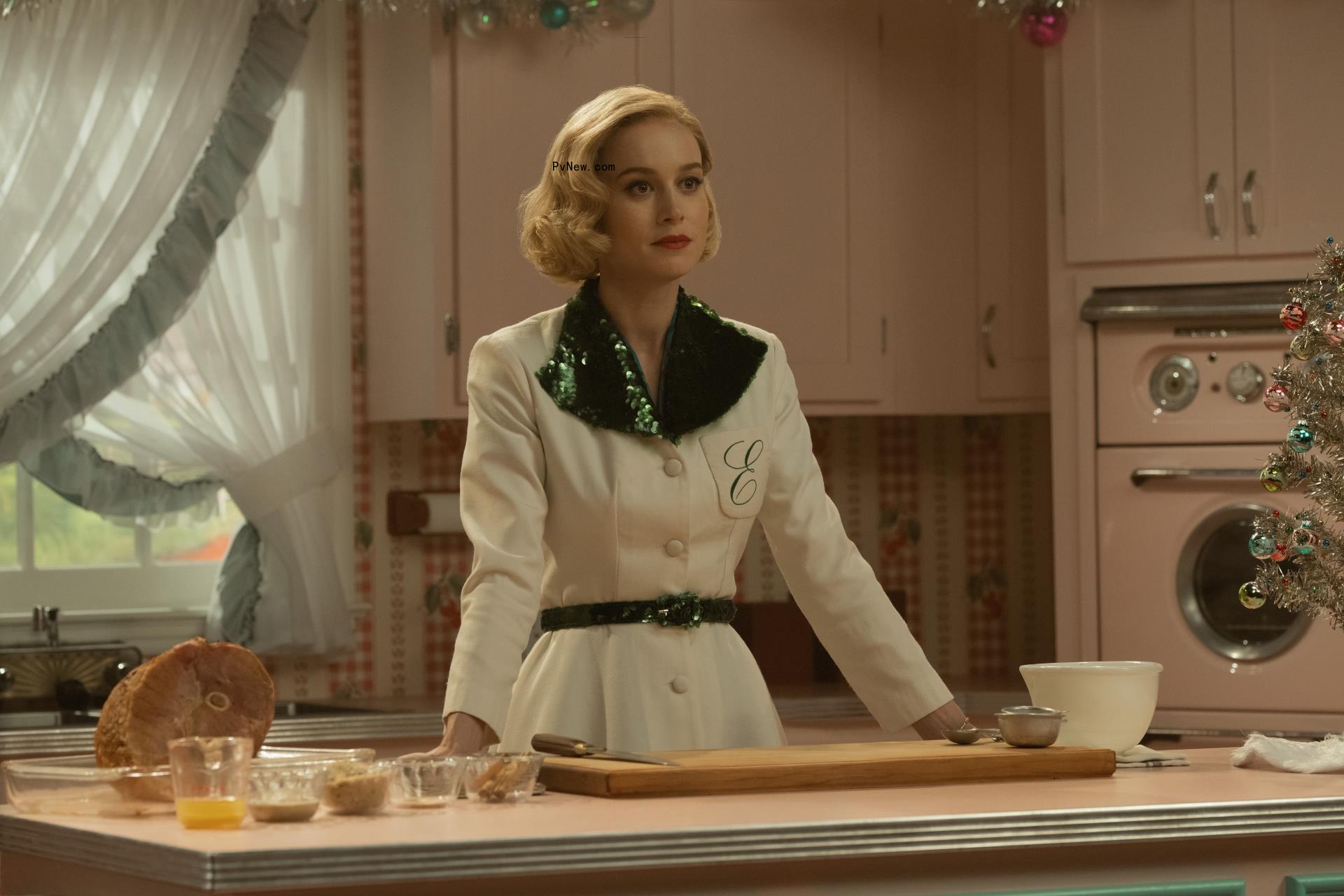 ‘Lessons in Chemistry’: How Lab Coats, a Piano Melody and Knitwear Built Brie Larson’s Character