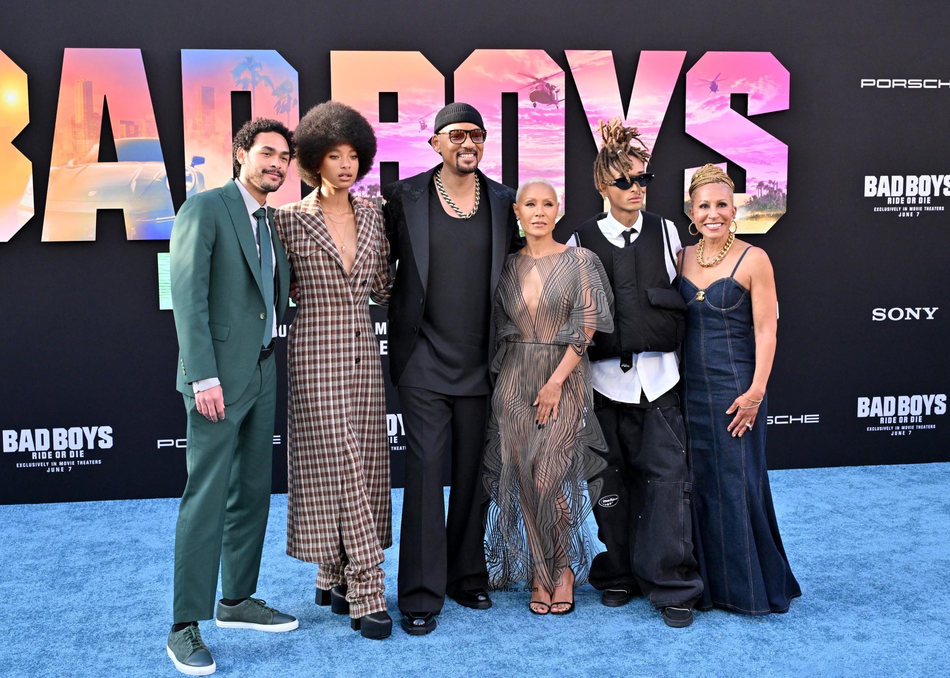 Will Smith, Jada Pinkett Smith, Trey Smith, Willow Smith, Jaden Smith and Adrienne Banfield-Norris at the 