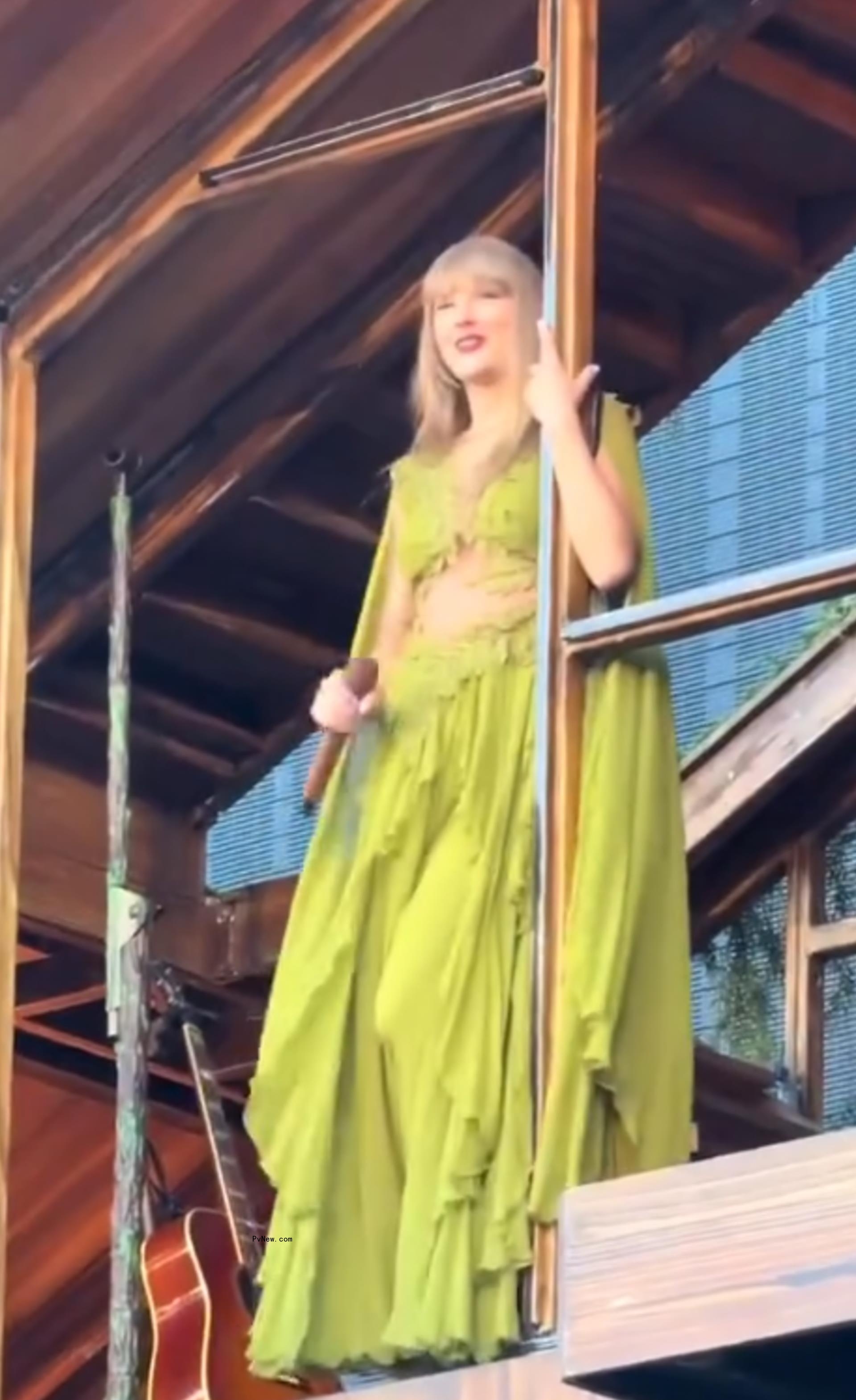 Taylor Swift performing