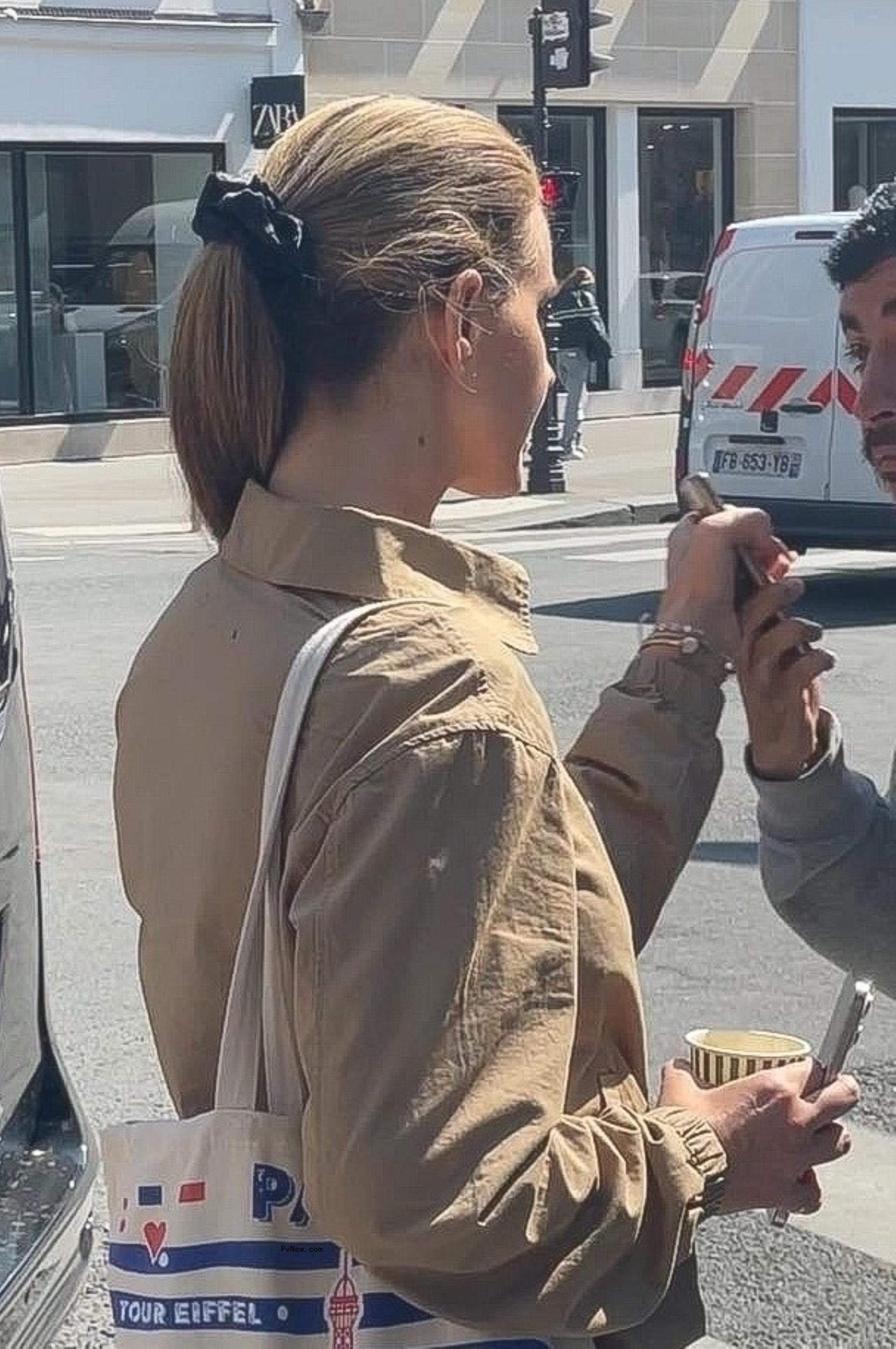 Lana Del Rey trying to take someone's phone.